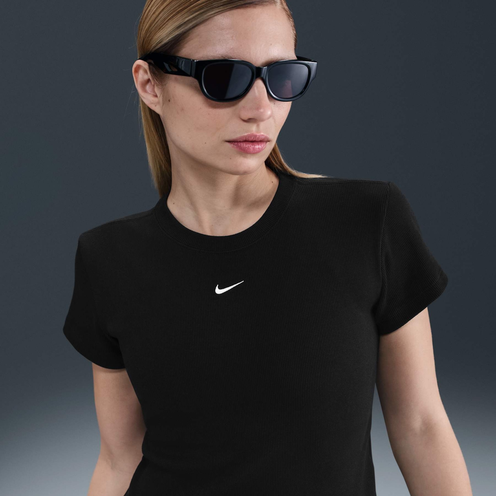Camiseta Nike Sportswear Feminina - Foto 1