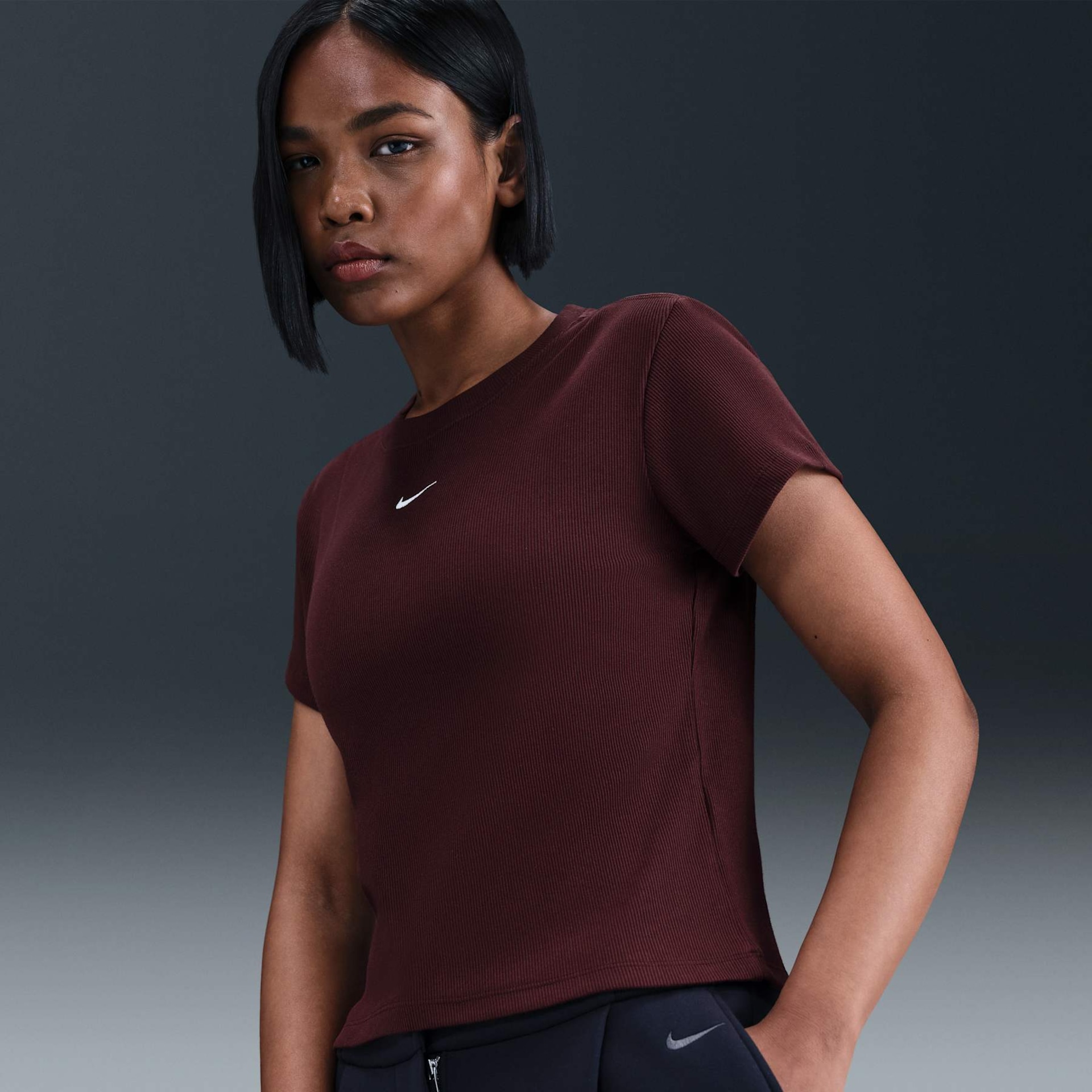 Camiseta Nike Sportswear Feminina - Foto 1