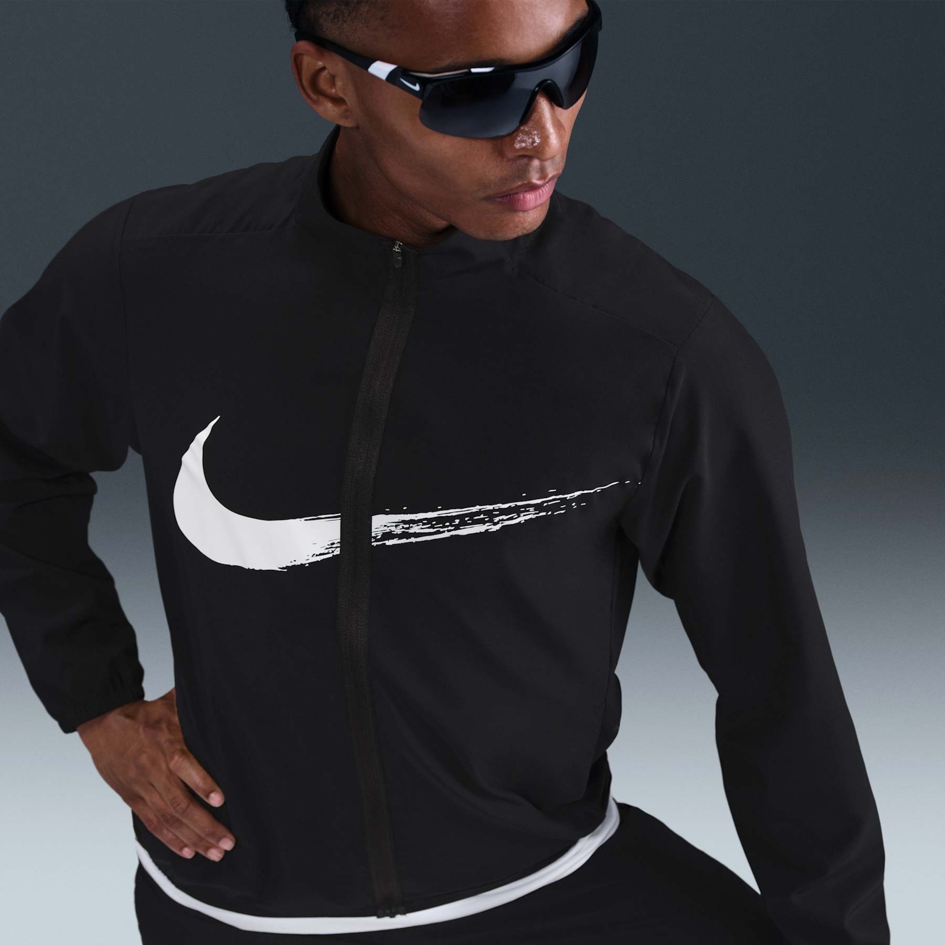 Jaqueta  Dri-FIT Nike Form GFX Masculina - Foto 3