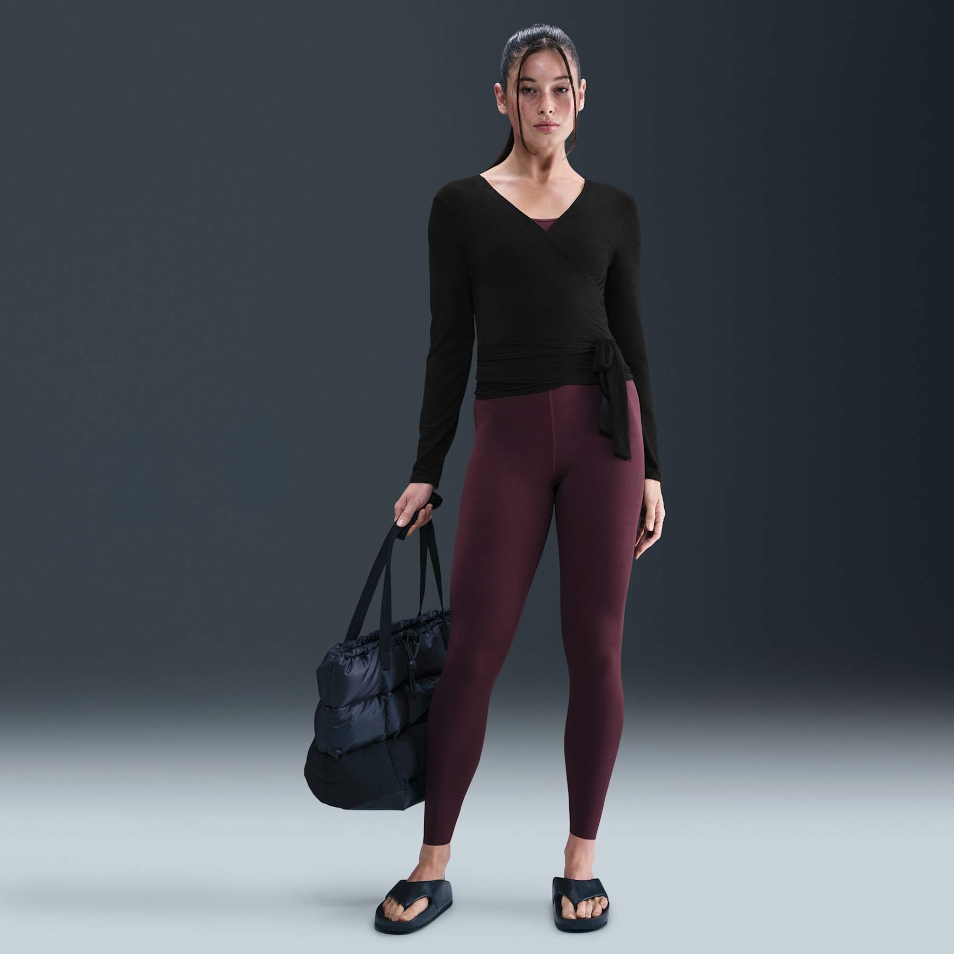 Camiseta Dri-FIT Nike One Relaxed Feminina - Foto 4