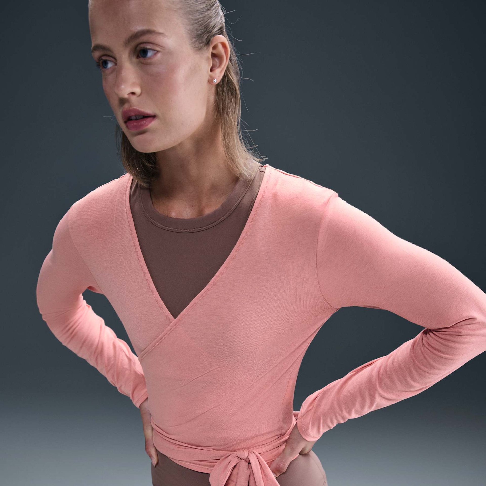 Camiseta Dri-FIT Nike One Relaxed Feminina - Foto 1