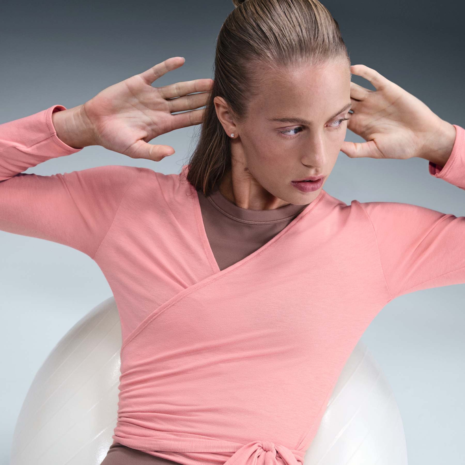 Camiseta Dri-FIT Nike One Relaxed Feminina - Foto 3