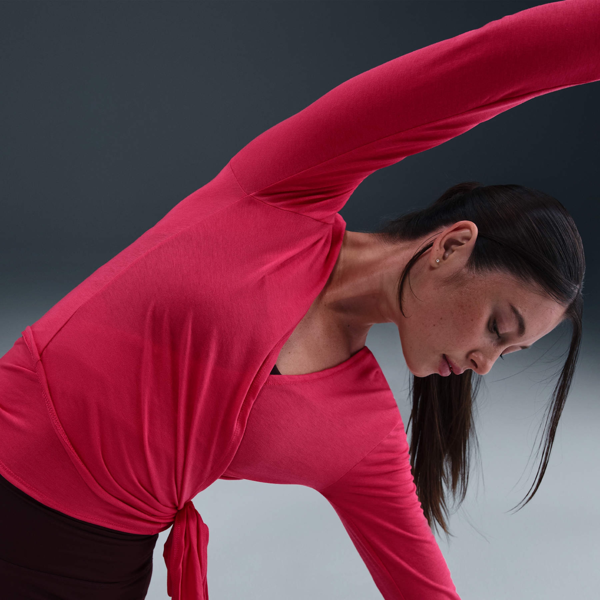 Camiseta Dri-FIT Nike One Relaxed Feminina - Foto 3