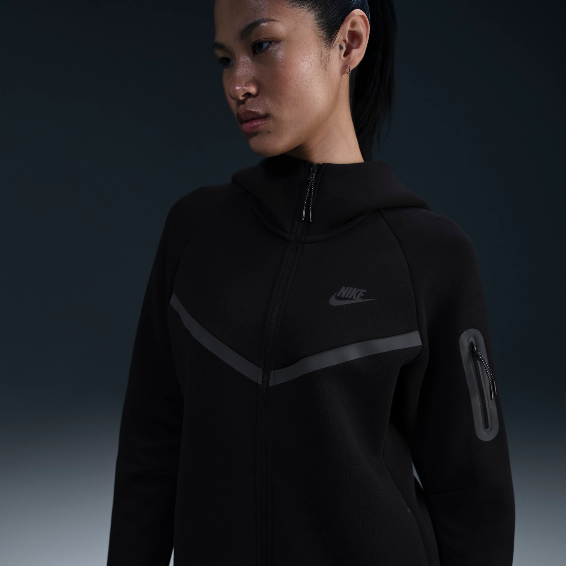 Jaqueta Nike Sportswear Fleece Windrunner Feminina - Foto 1