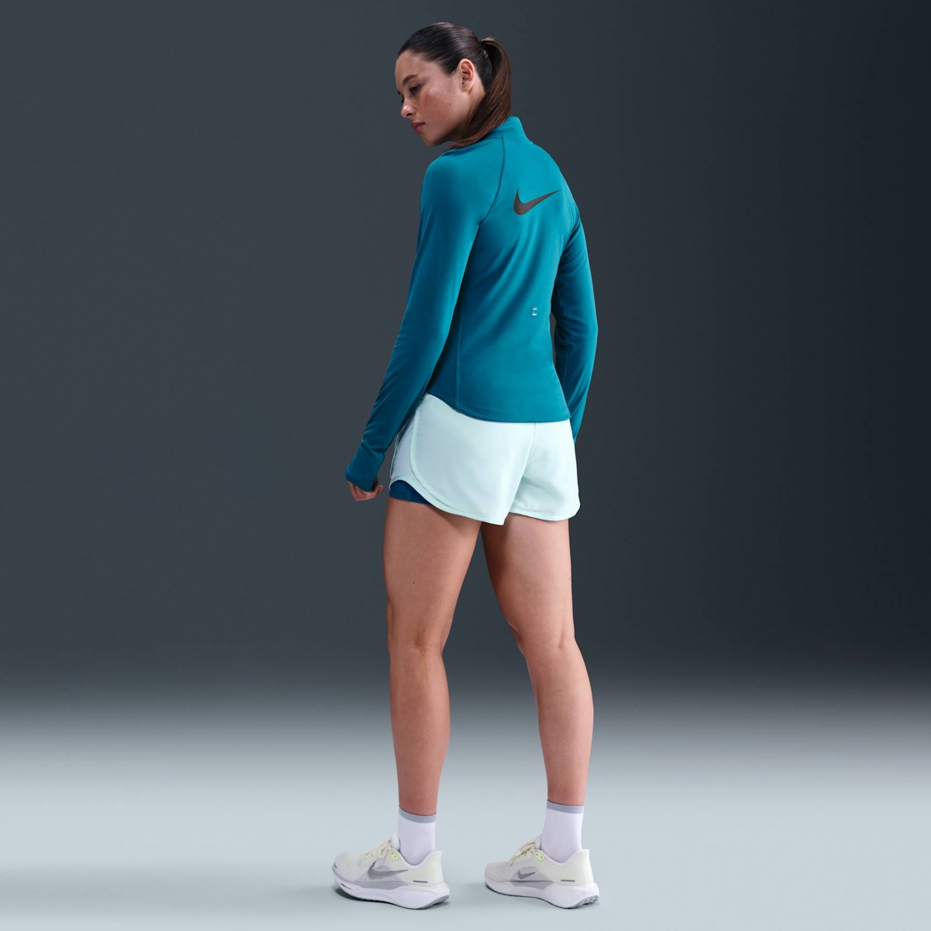 Camiseta Nike Swoosh Feminina - Foto 5