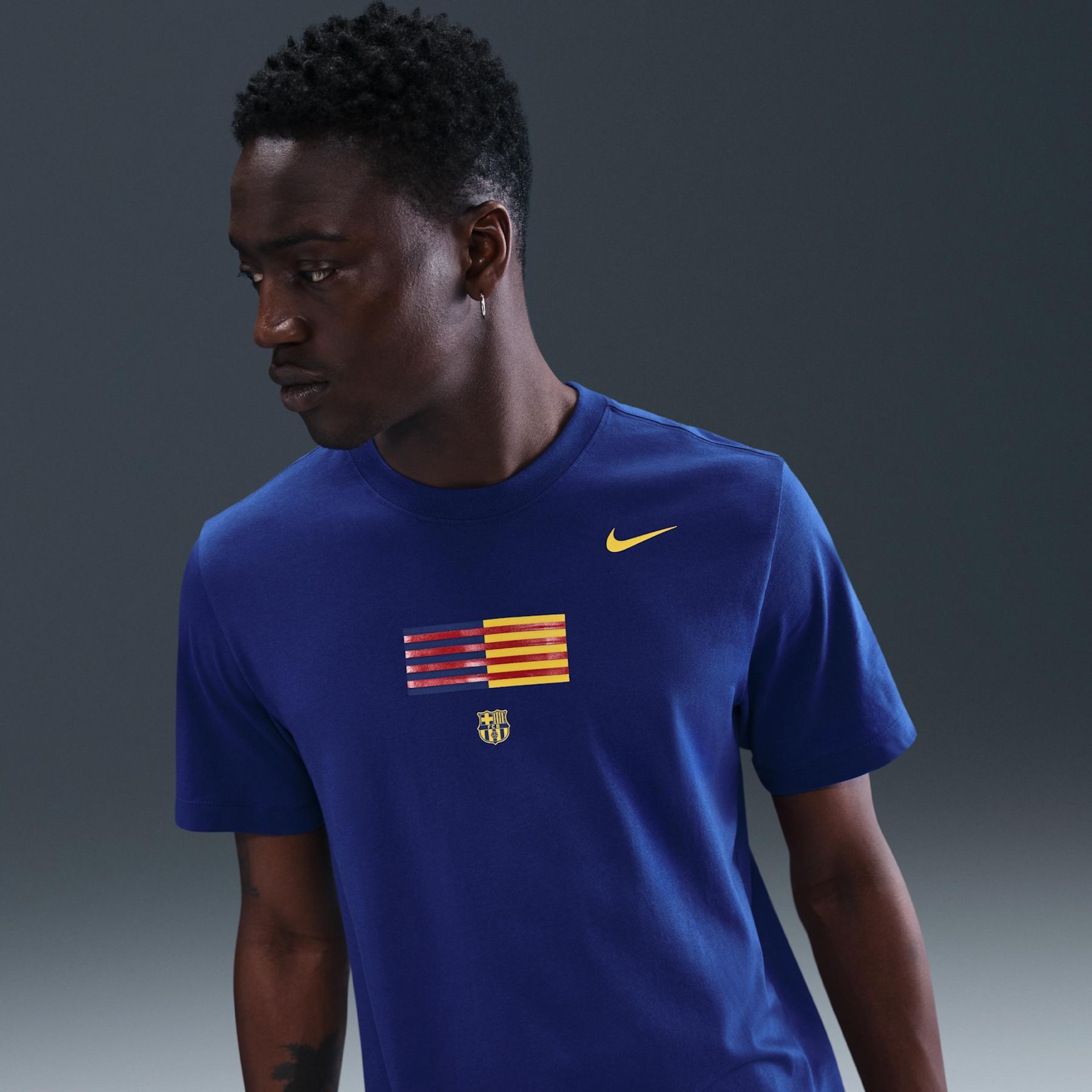Imagem principal de Camiseta Barcelona Nike Bandeira Masculina