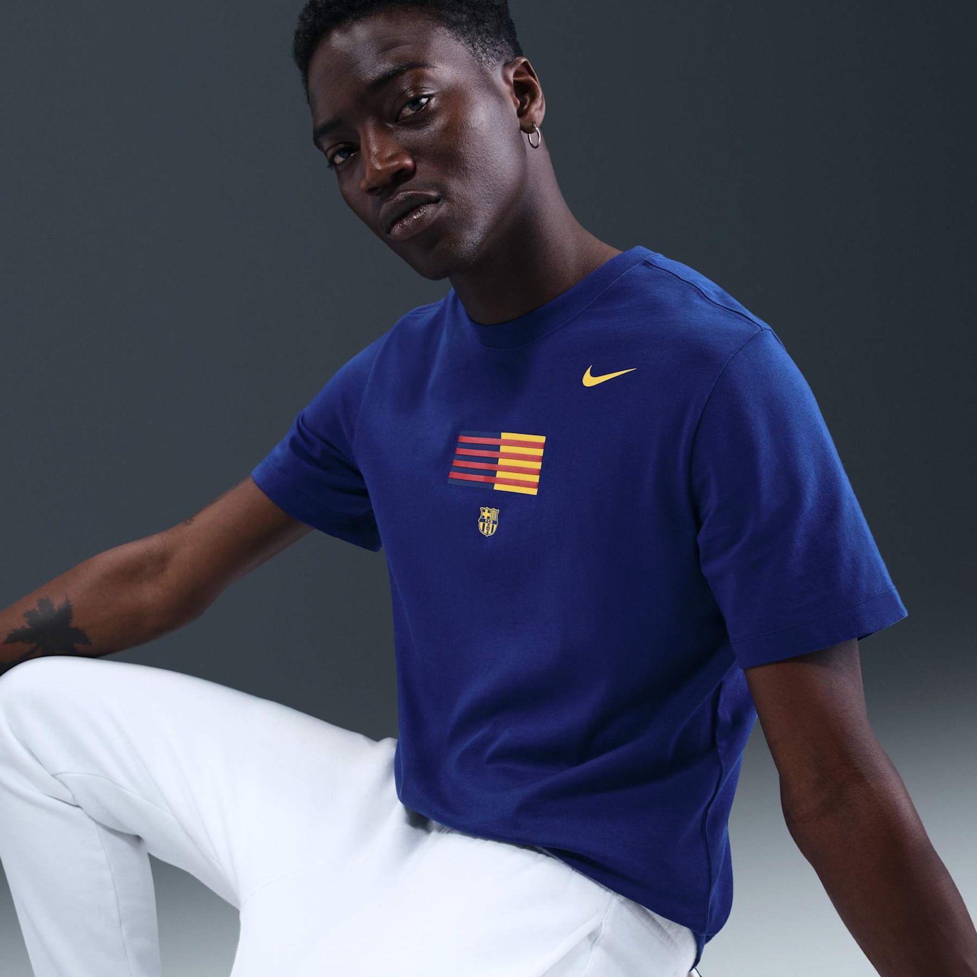 Camiseta Barcelona Nike Bandeira Masculina - Foto 3