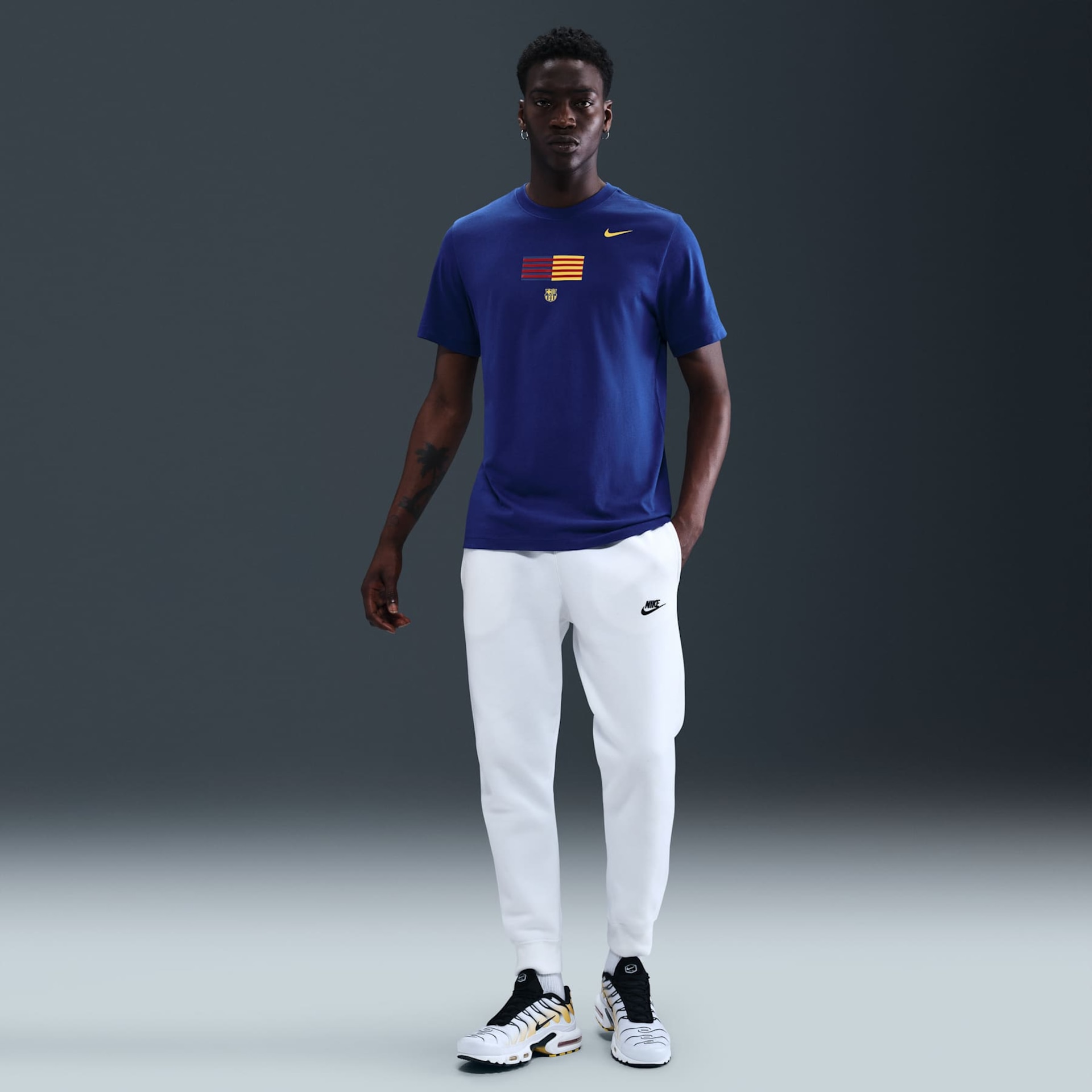 Camiseta Barcelona Nike Bandeira Masculina - Foto 4