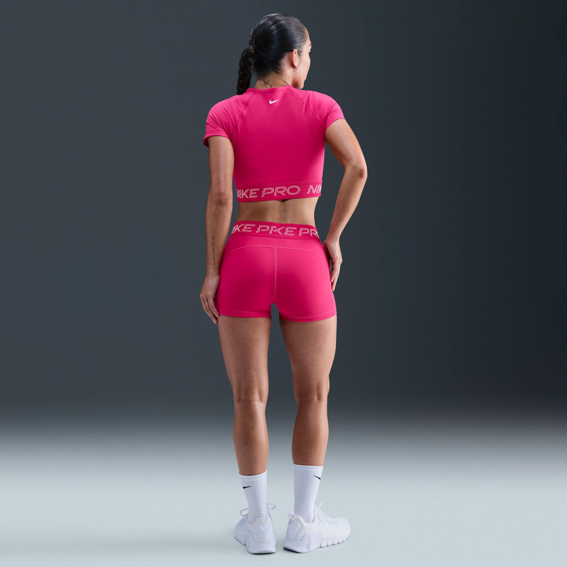 Camiseta Dri-FIT Nike Pro Feminina - Foto 5