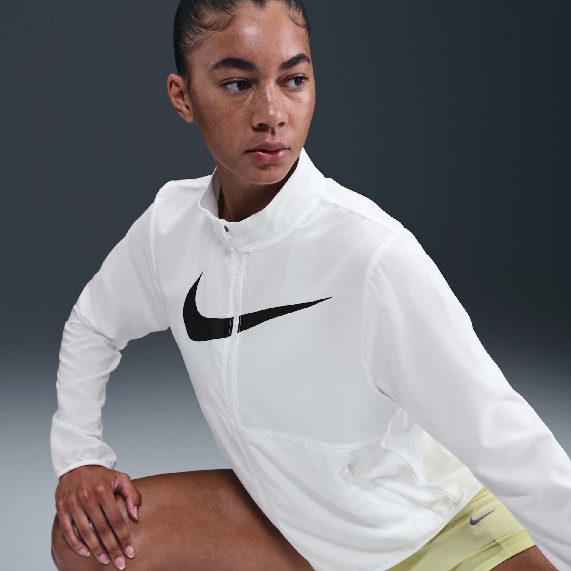 Jaqueta Dri-FIT Nike Swoosh Feminina - Foto 3