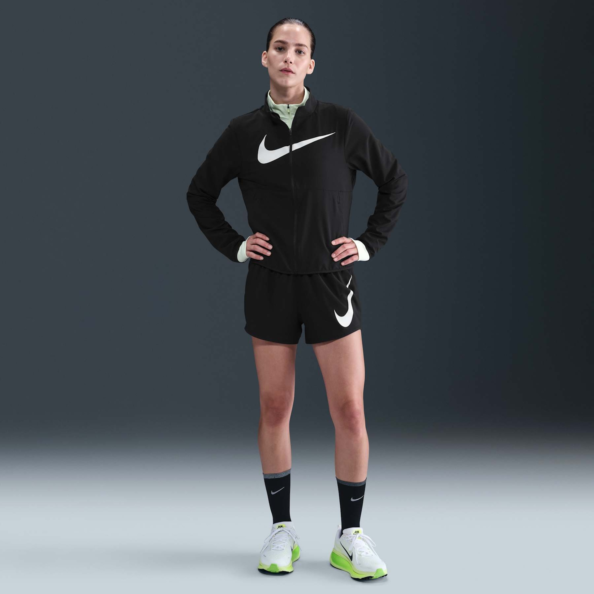 Jaqueta Dri-FIT Nike Swoosh Feminina - Foto 4