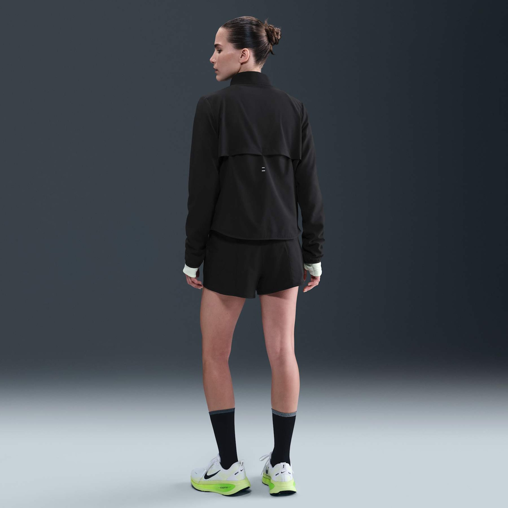 Jaqueta Dri-FIT Nike Swoosh Feminina - Foto 5
