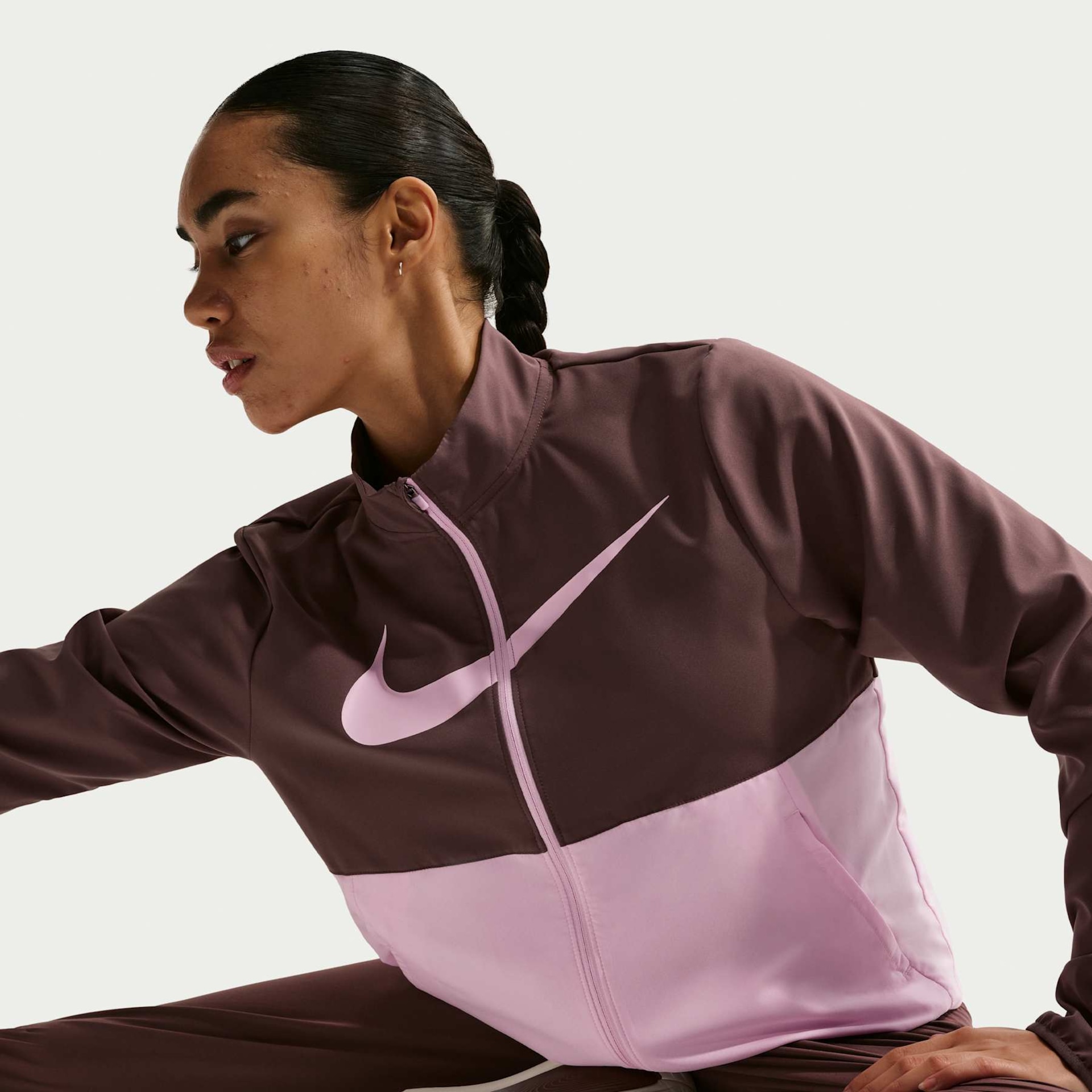 Jaqueta Dri-FIT Nike Swoosh Feminina - Foto 3