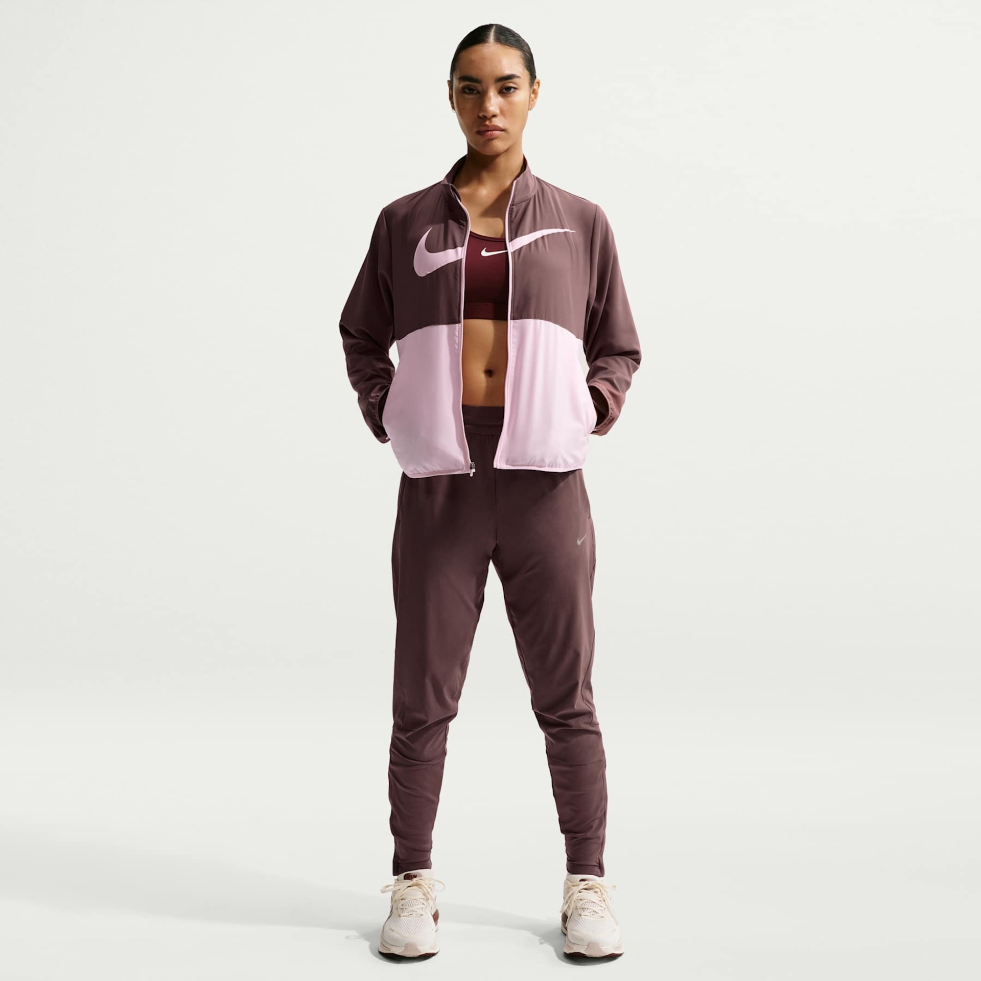 Jaqueta Dri-FIT Nike Swoosh Feminina - Foto 4