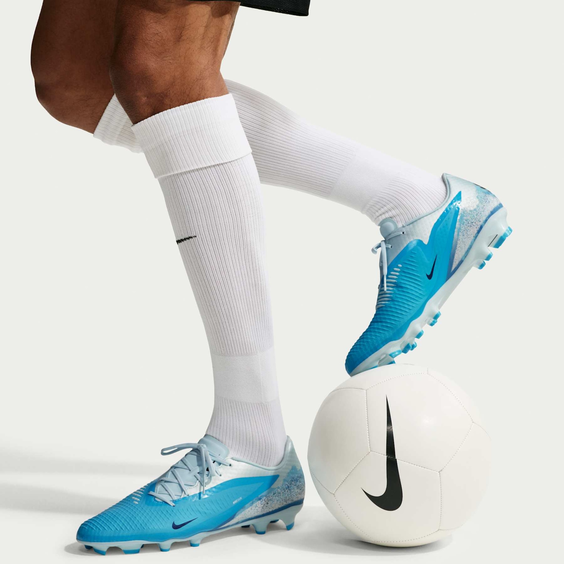 Chuteira Campo Erling Haaland Nike Phantom 6 Academy - Foto 12