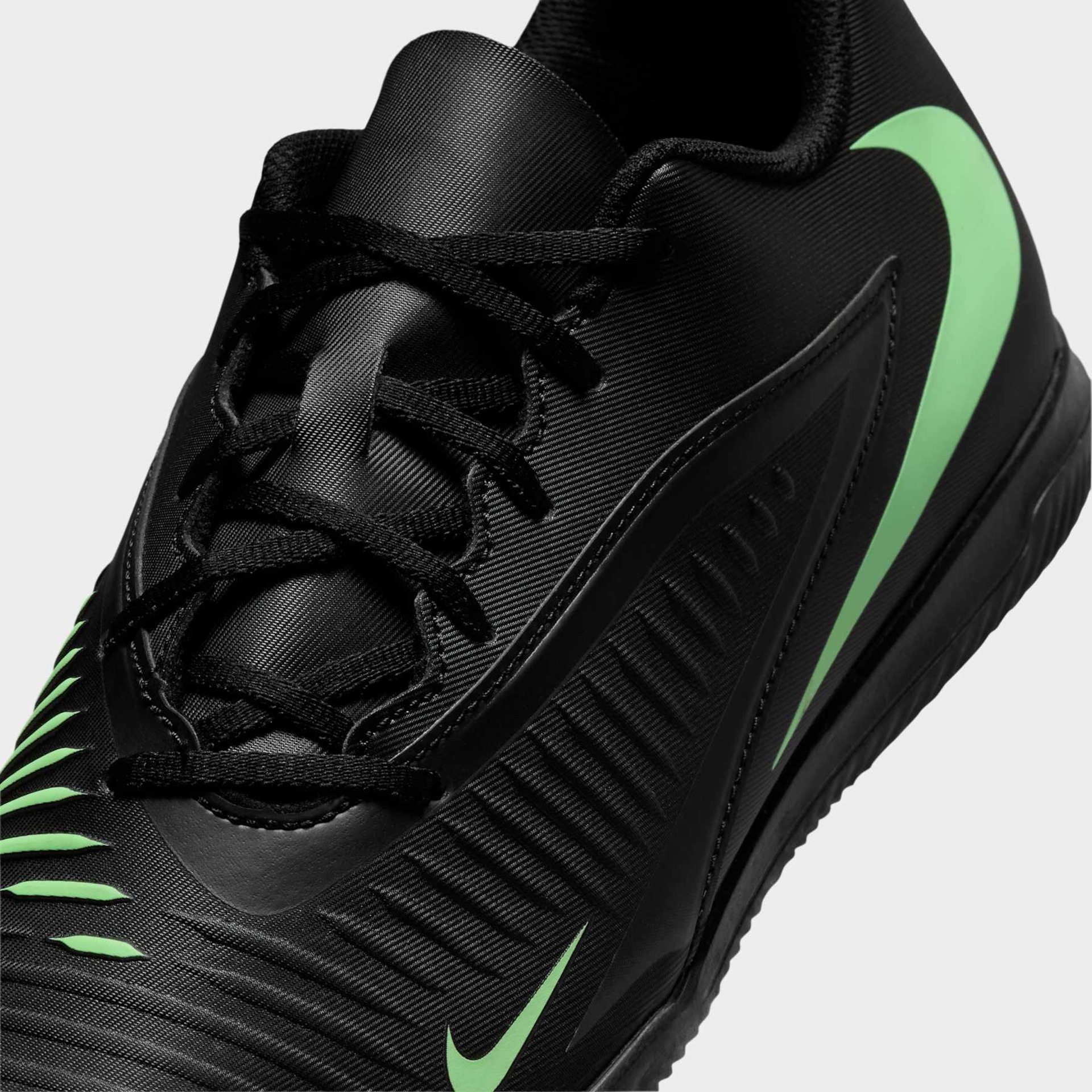 Chuteira Futsal Nike Phantom 6 Club Low - Foto 7