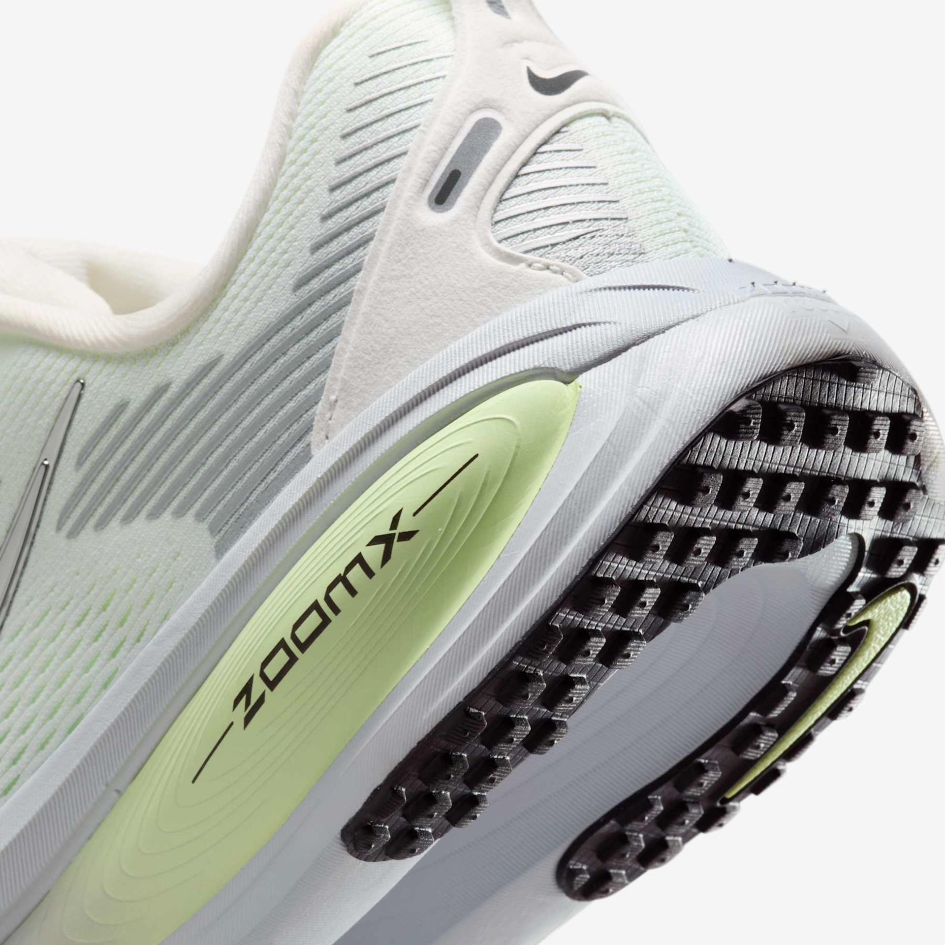 Tênis Nike Vomero 18 Feminino - Foto 8