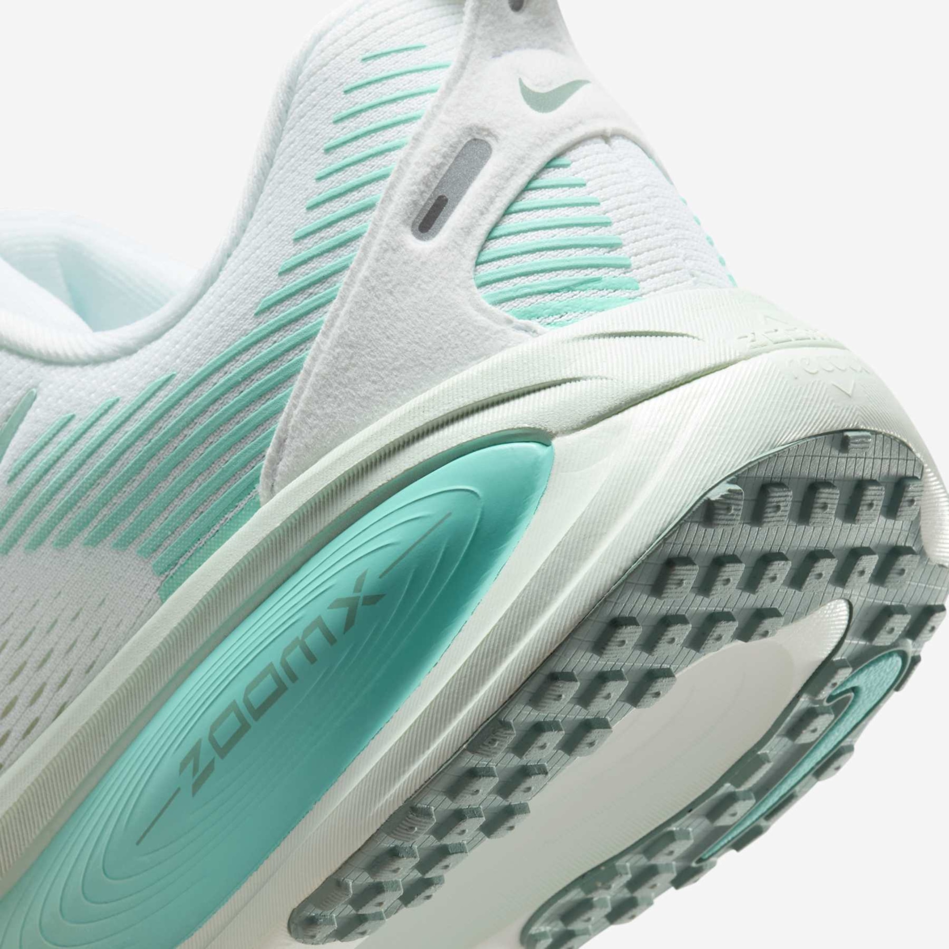 Tênis Nike Vomero 18 Feminino - Foto 8