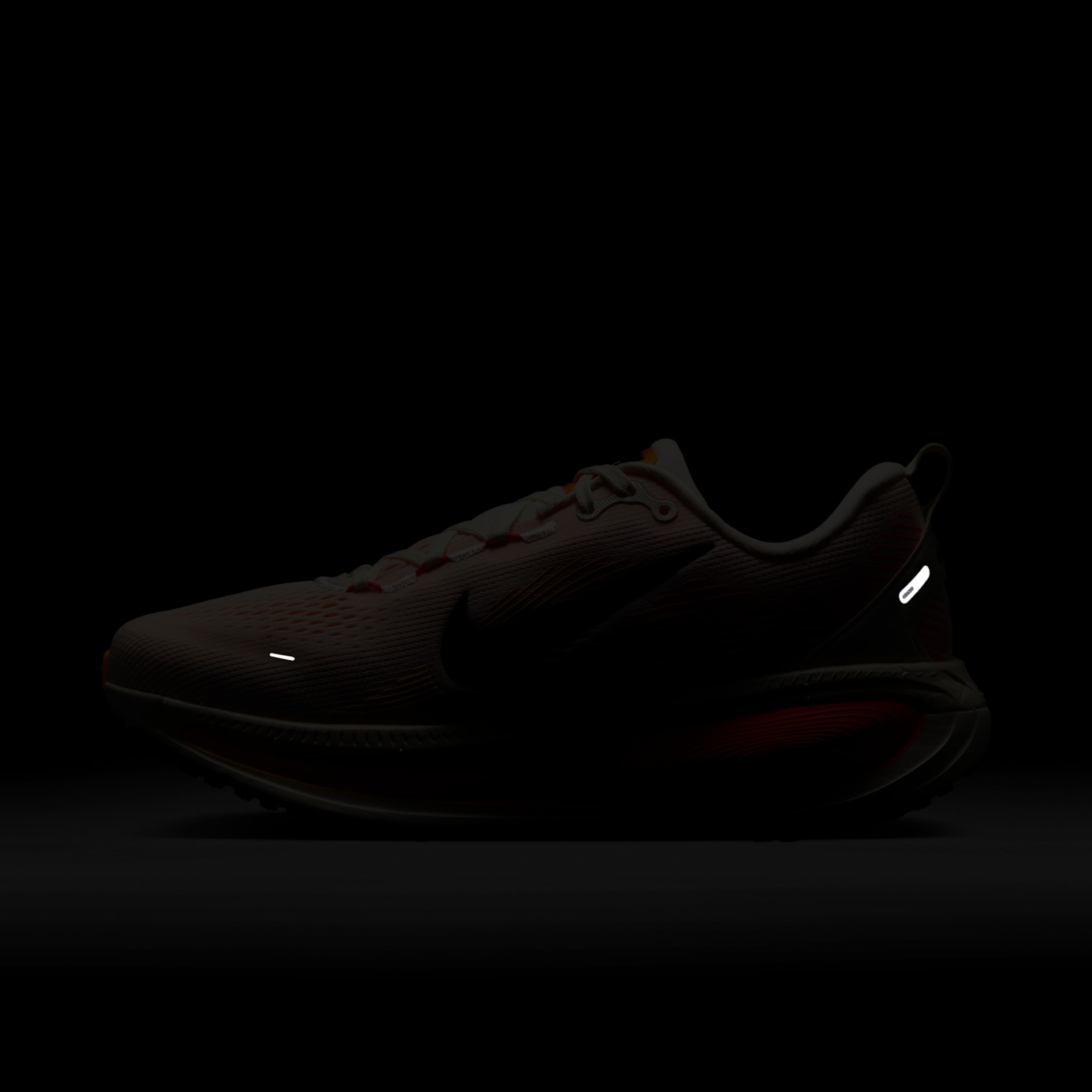 Tênis Nike Vomero 18 Feminino - Foto 11