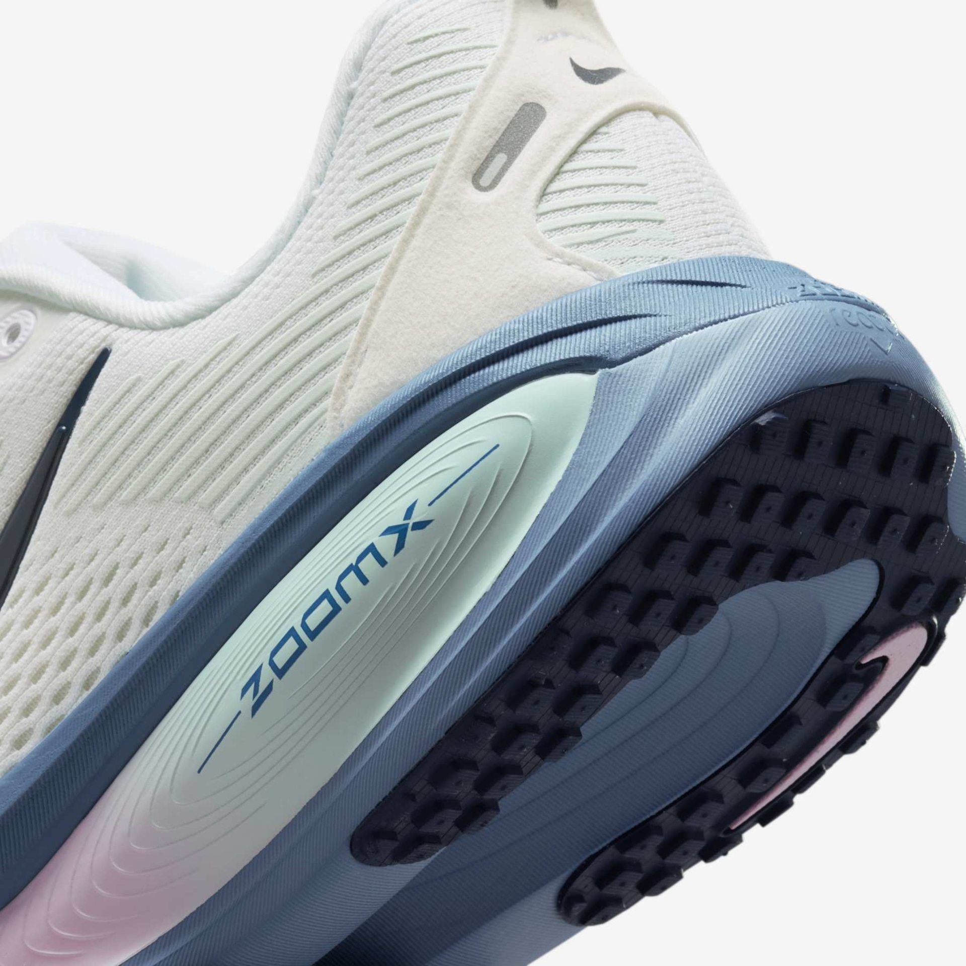 Tênis Nike Vomero 18 Feminino - Foto 8