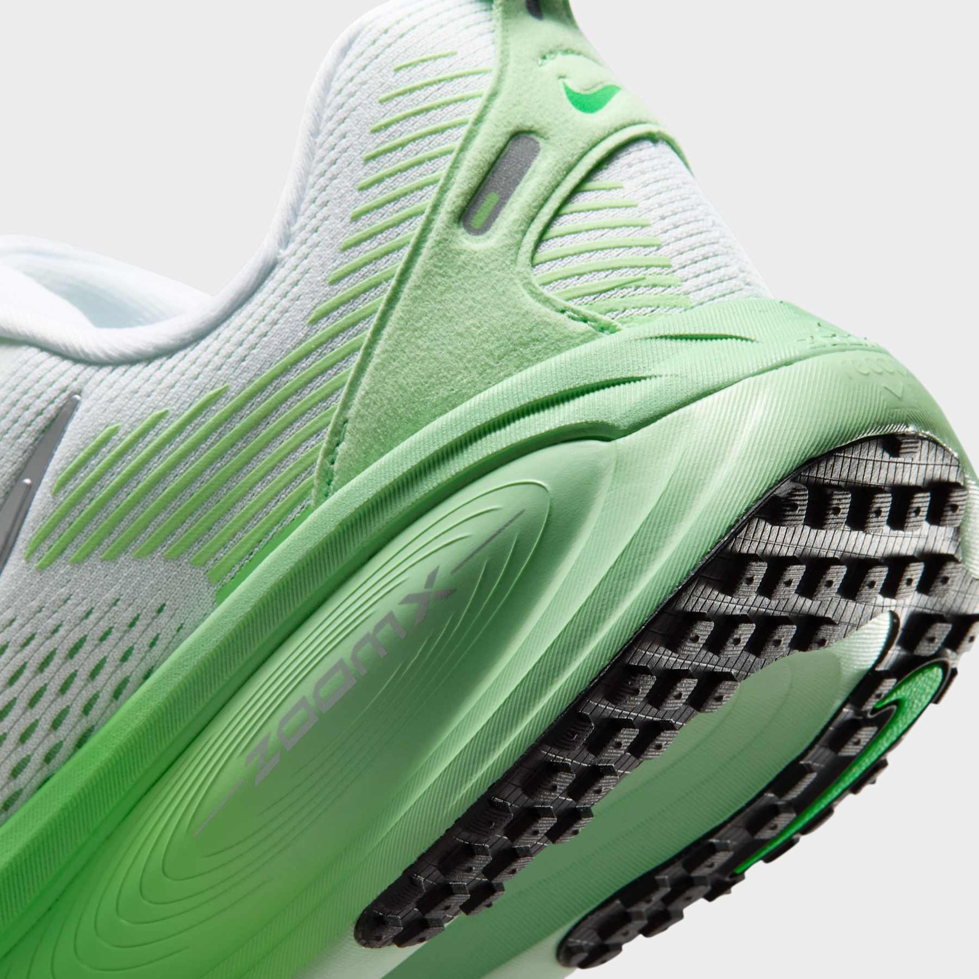 Tênis Nike Vomero 18 Feminino - Foto 8