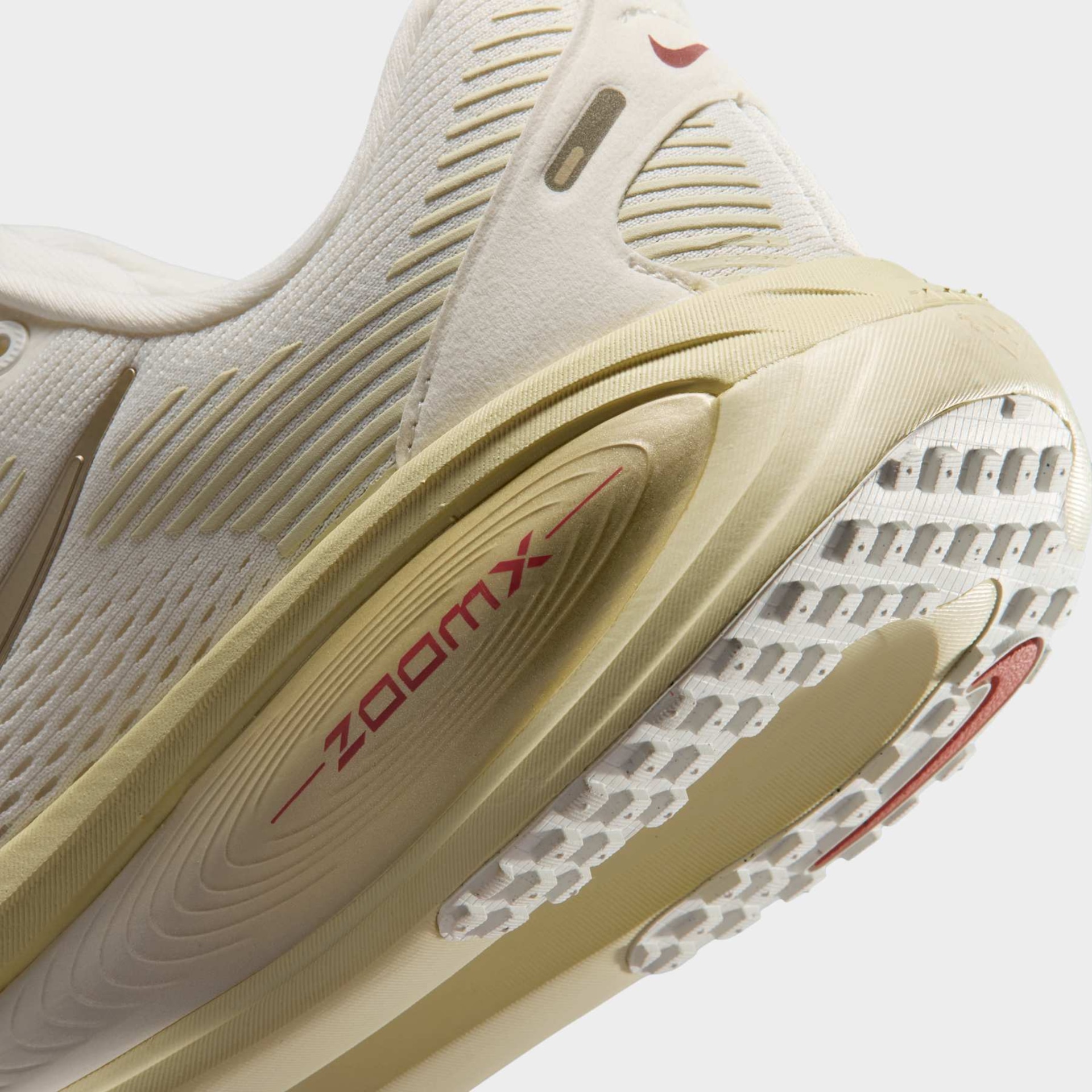 Tênis Nike Vomero 18 Feminino - Foto 8