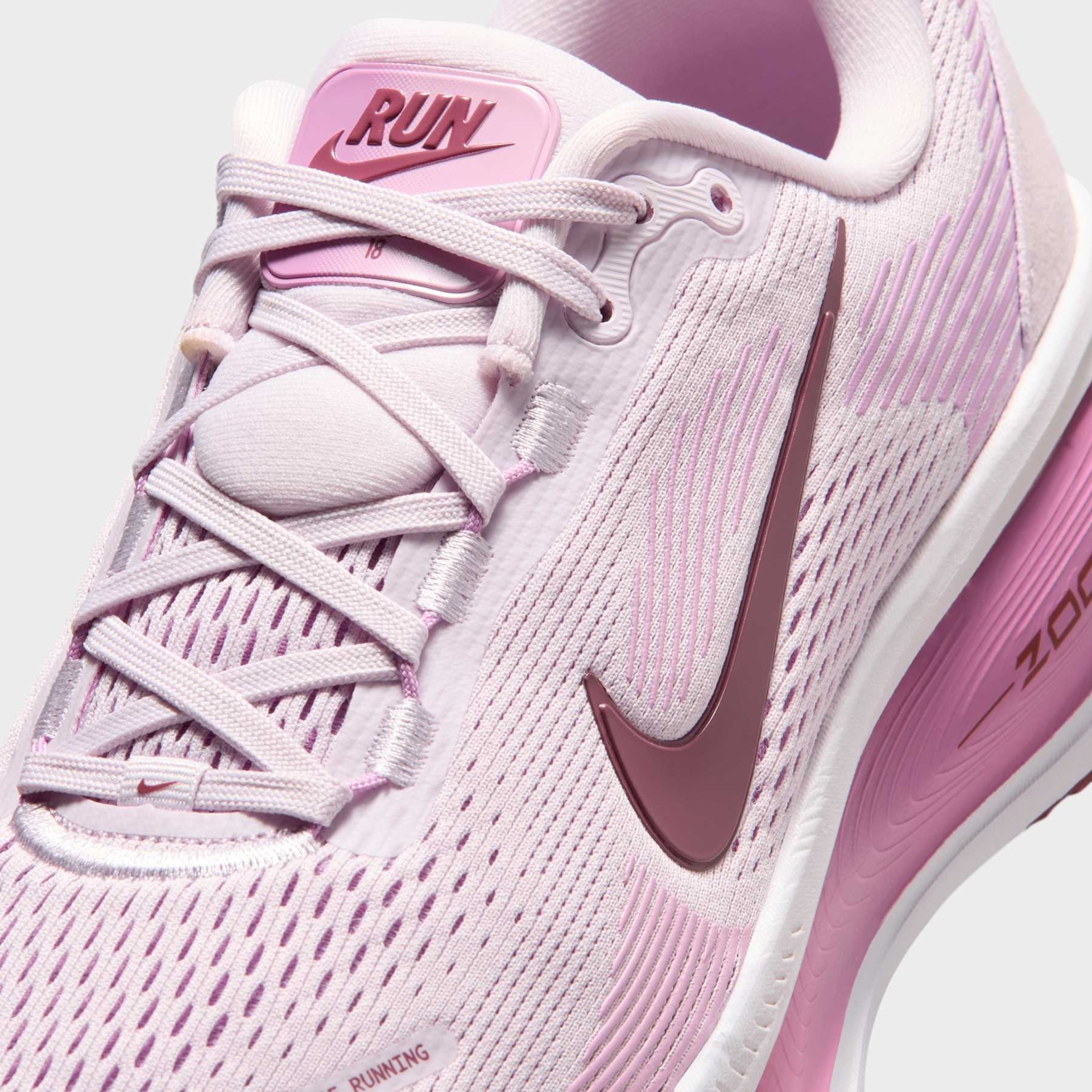 Tênis Nike Vomero 18 Feminino - Foto 7