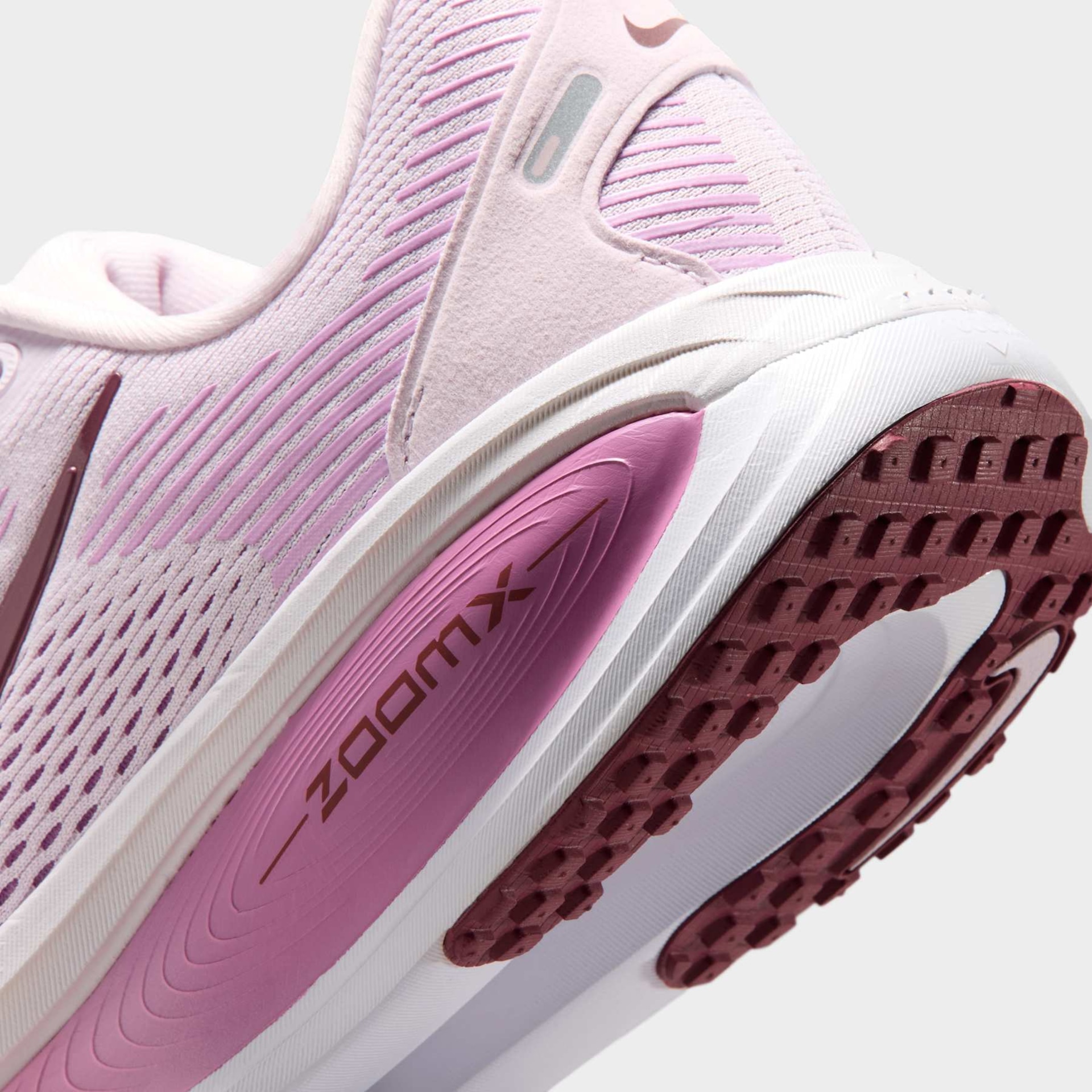 Tênis Nike Vomero 18 Feminino - Foto 8