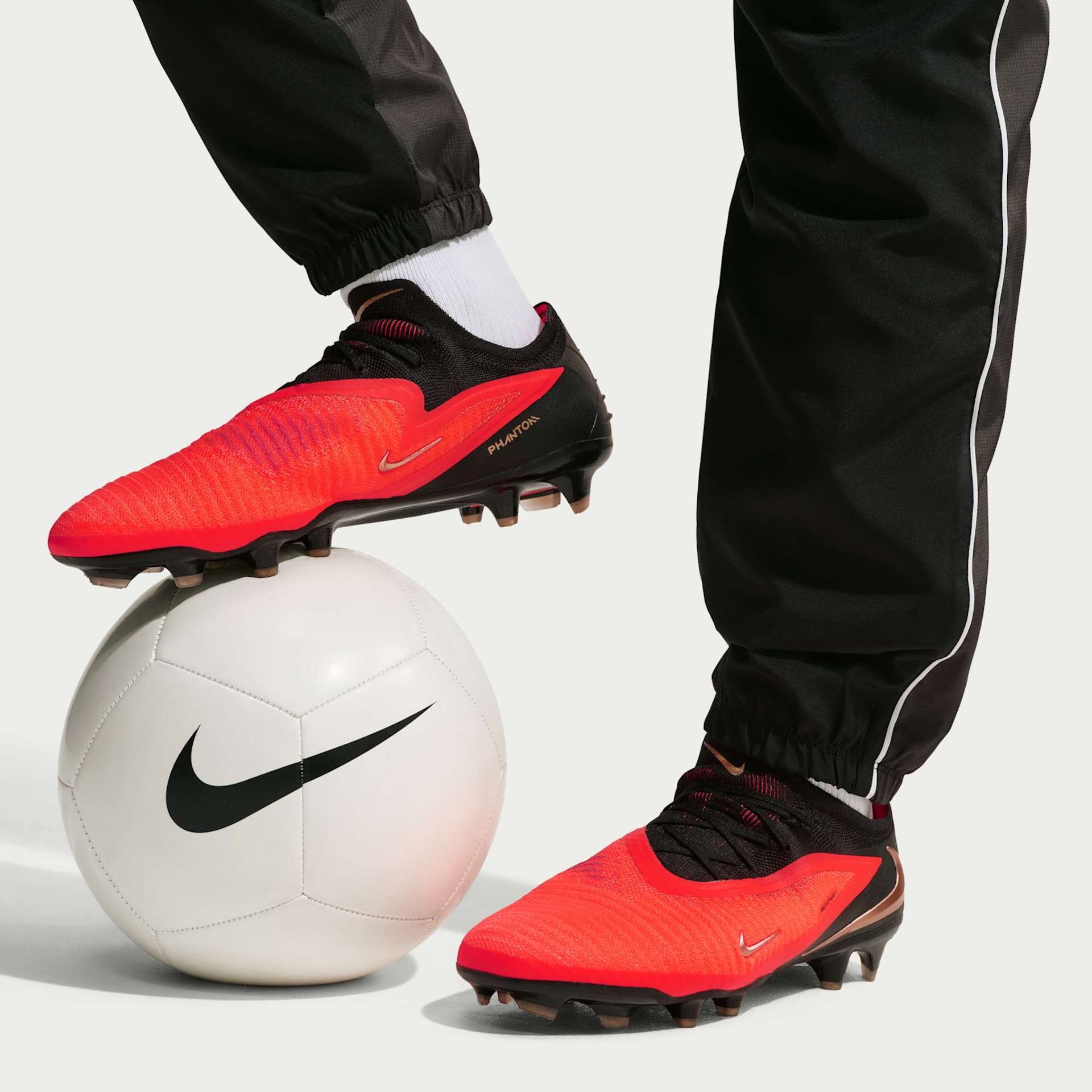 Chuteira Campo Nike Phantom 6 Elite Low - Foto 11