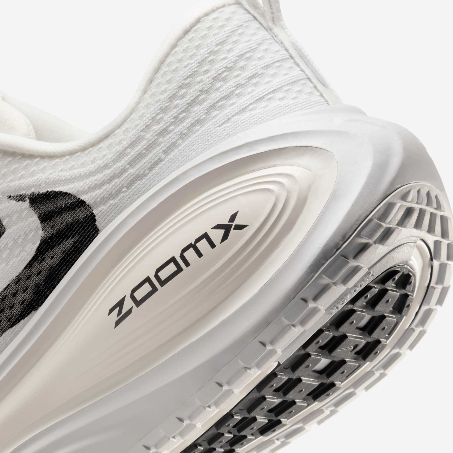 Tênis Nike Vomero 18 Plus Masculino - Foto 8