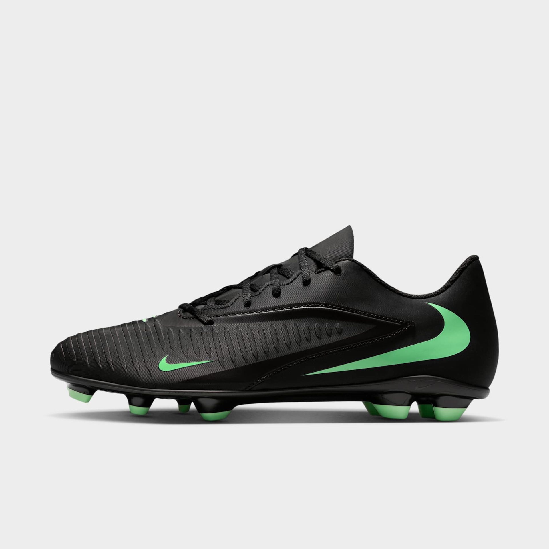 Imagem principal de Chuteira Campo Nike Phantom 6 Club
