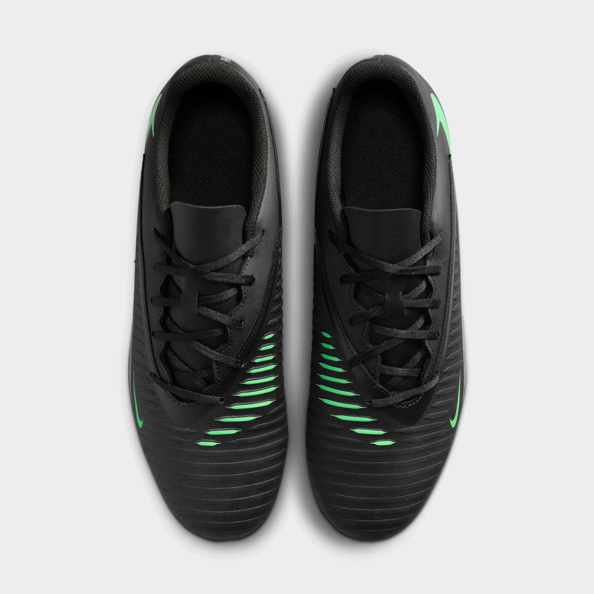Chuteira Campo Nike Phantom 6 Club - Foto 4
