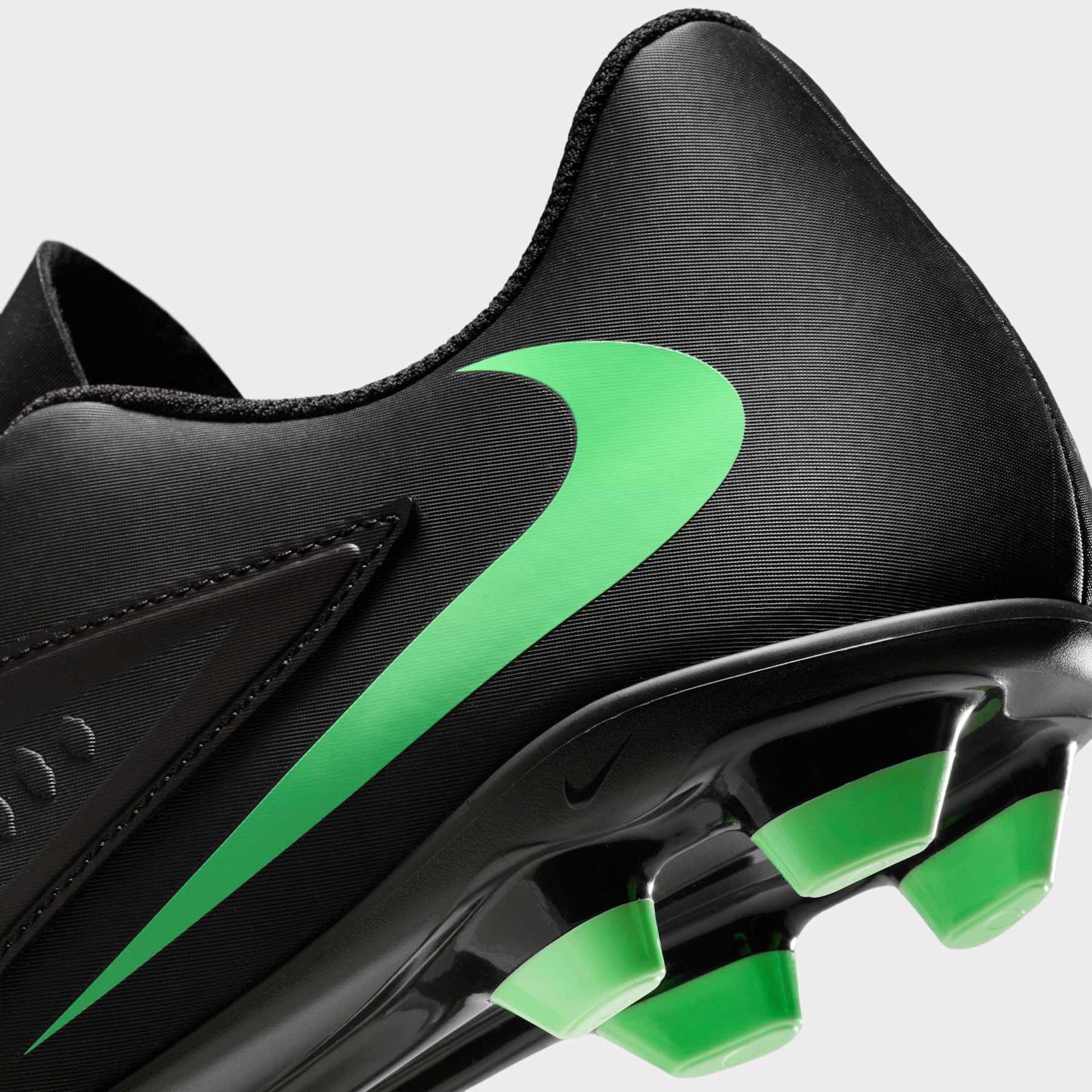Chuteira Campo Nike Phantom 6 Club - Foto 9