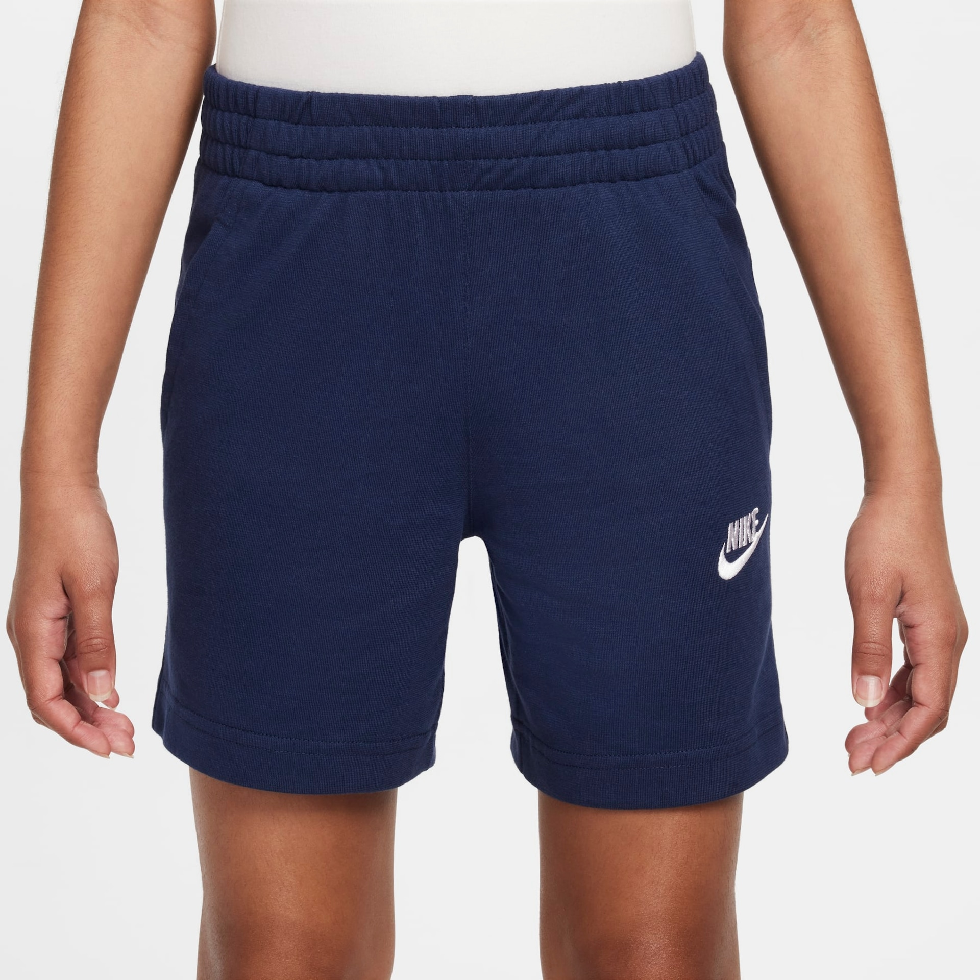 Shorts Nike Sportswear Club 6IN Infantil - Foto 3