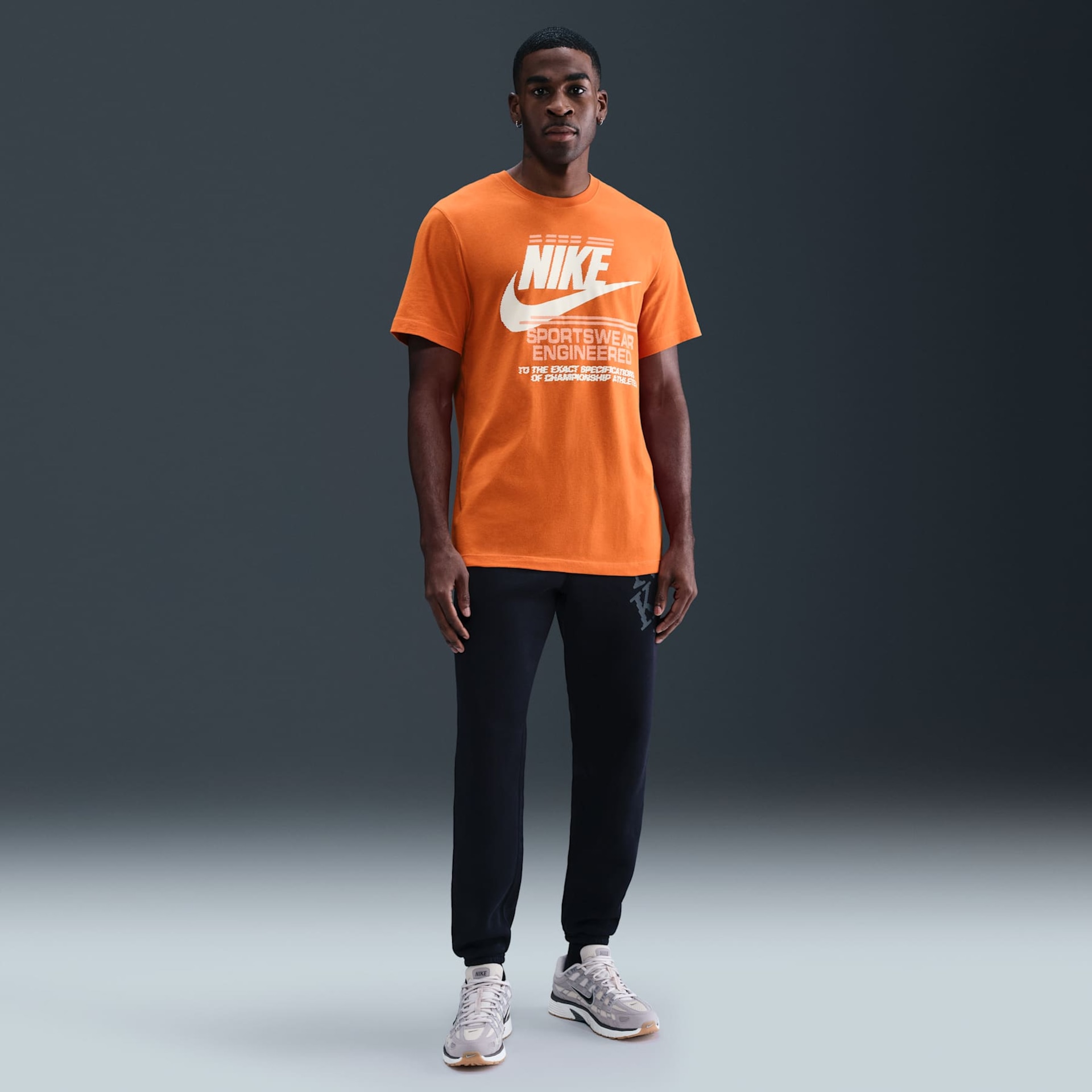 Camiseta Nike Sportswear 6MO Futura Masculina - Foto 4