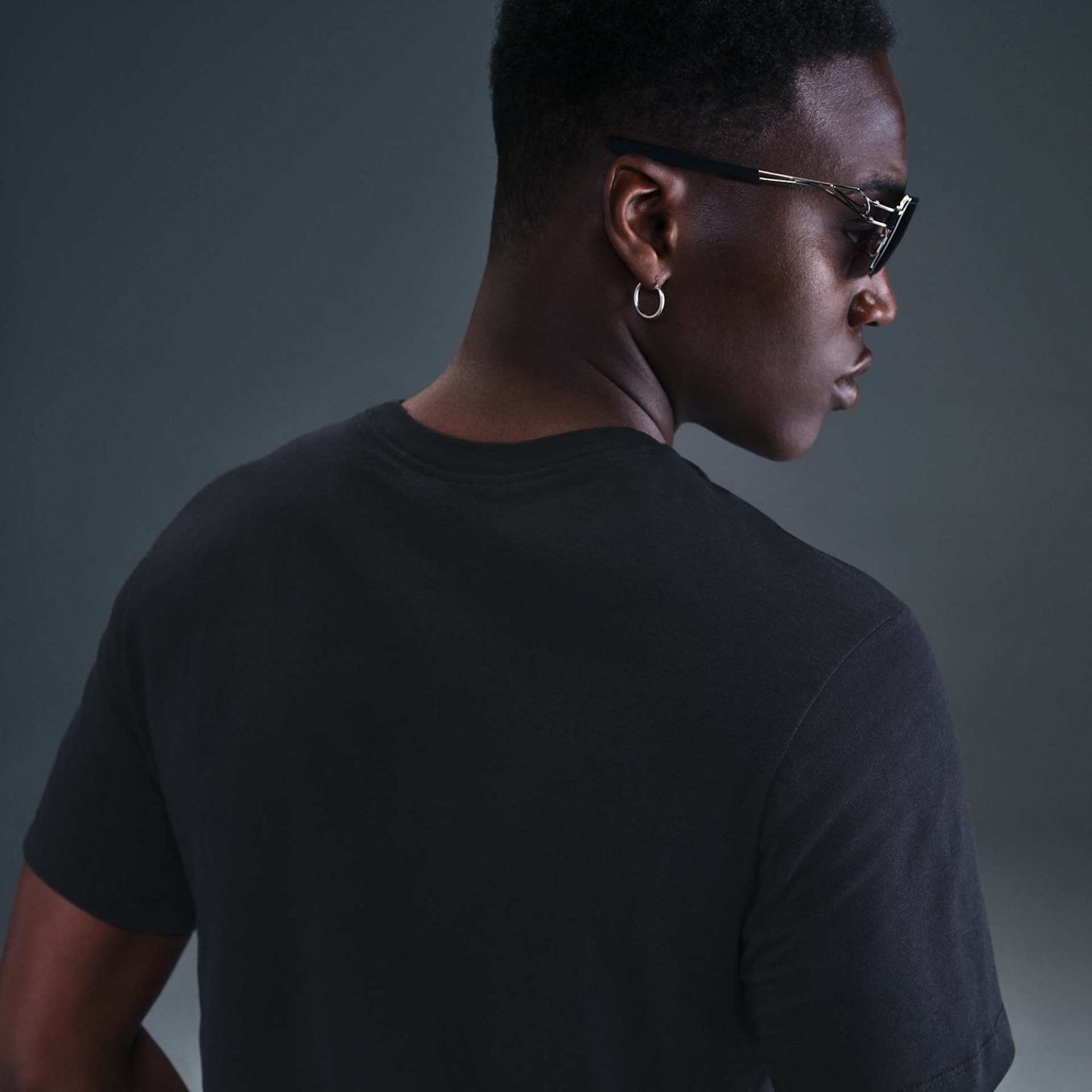 Camiseta Nike Sportswear 6MO Futura Masculina - Foto 2