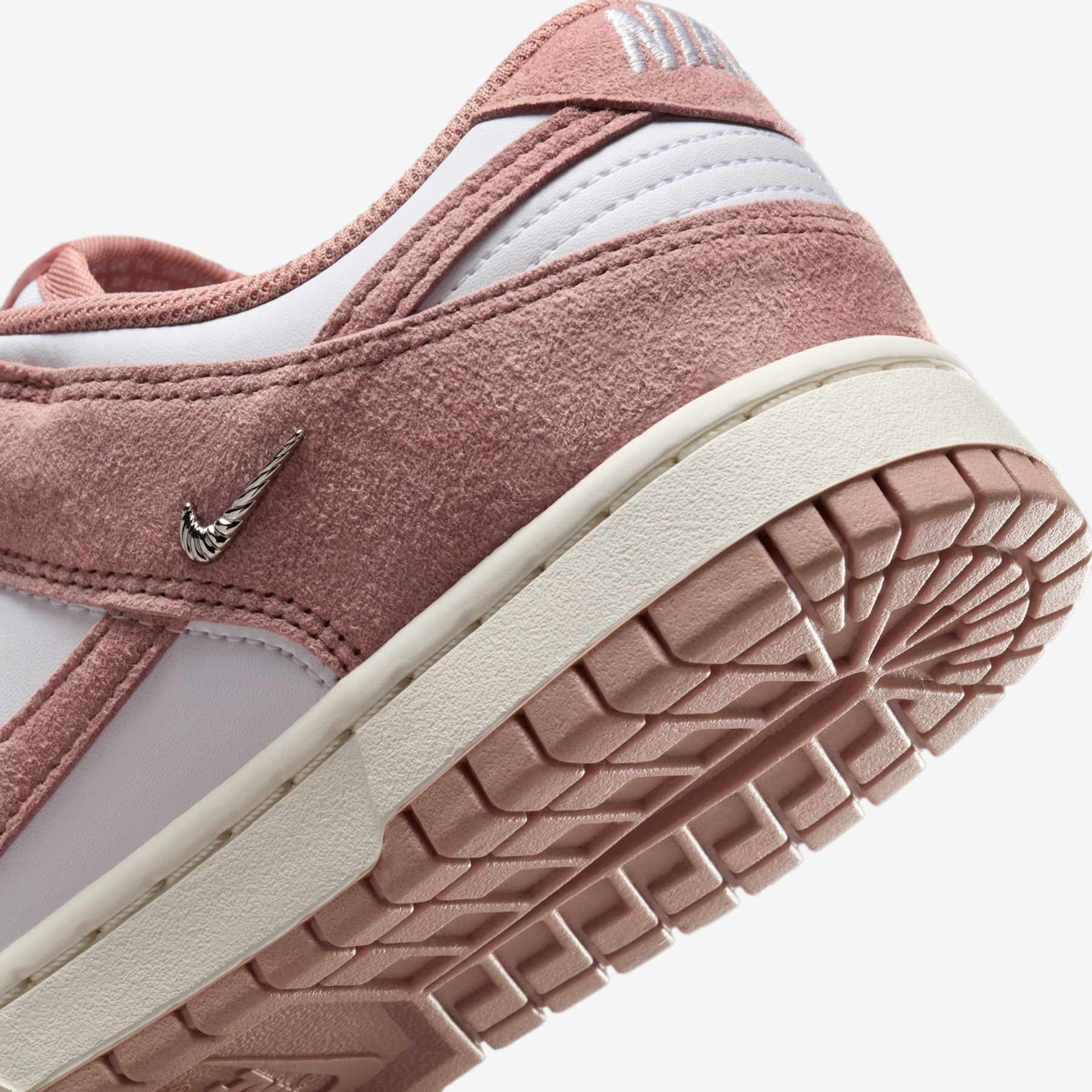 Tênis Nike Dunk Low Feminino - Foto 8