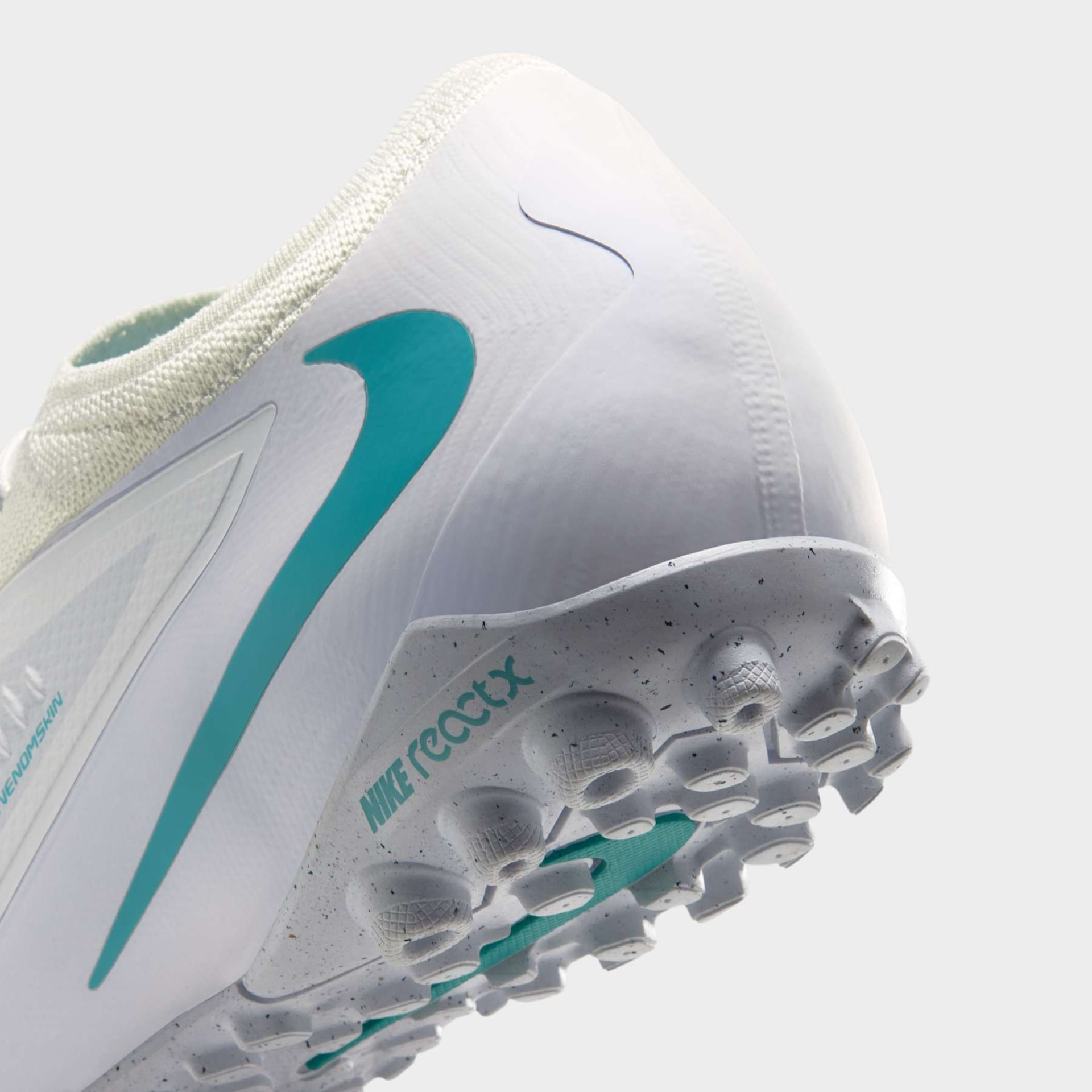 Chuteira Society Nike Phantom 6 Reactx Pro Low - Foto 8