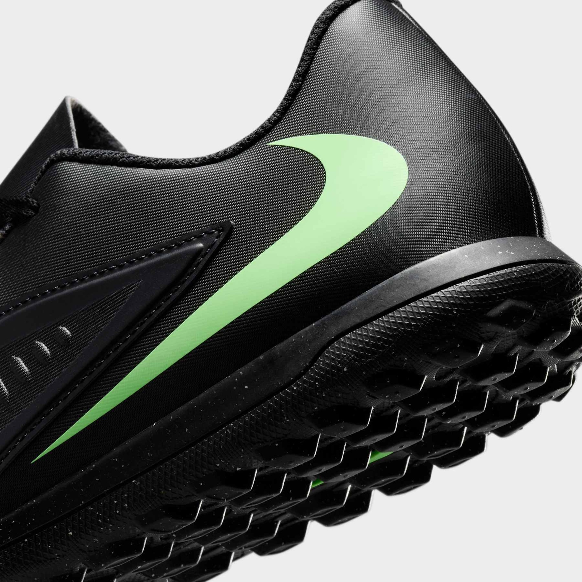 Chuteira Society Nike Phantom 6 Club Low - Foto 8