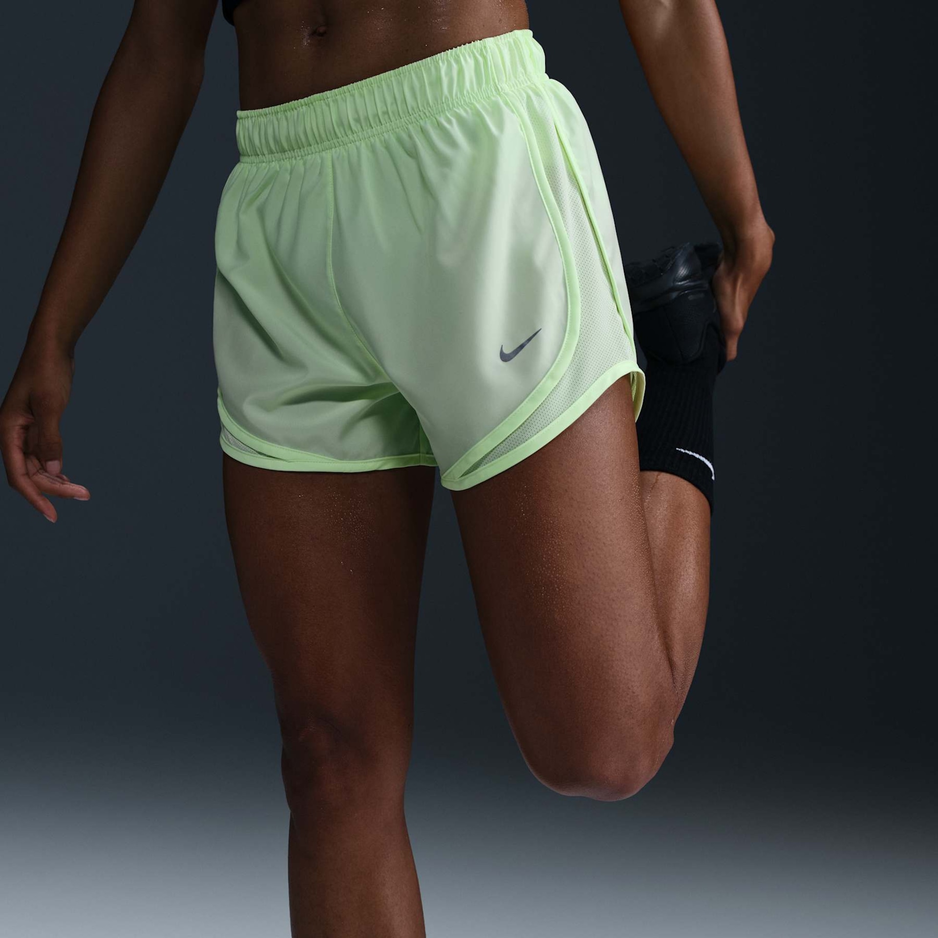 Shorts Nike Dri-FIT Tempo Feminino - Foto 2