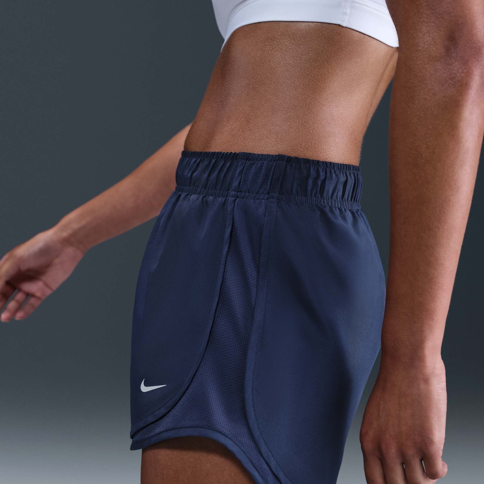 Shorts Nike Dri-FIT Tempo Feminino - Foto 3