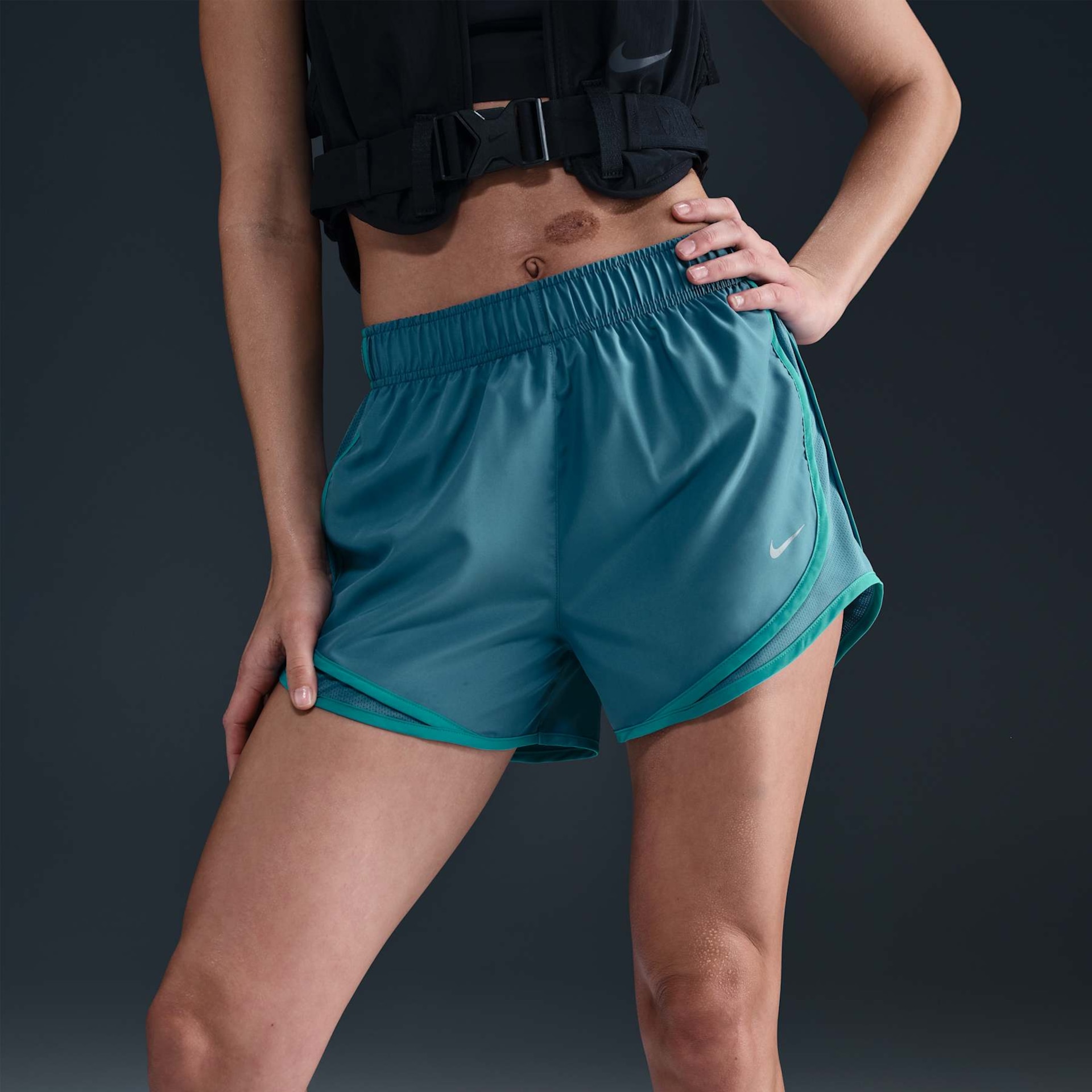 Shorts Nike Dri-FIT Tempo Feminino - Foto 2