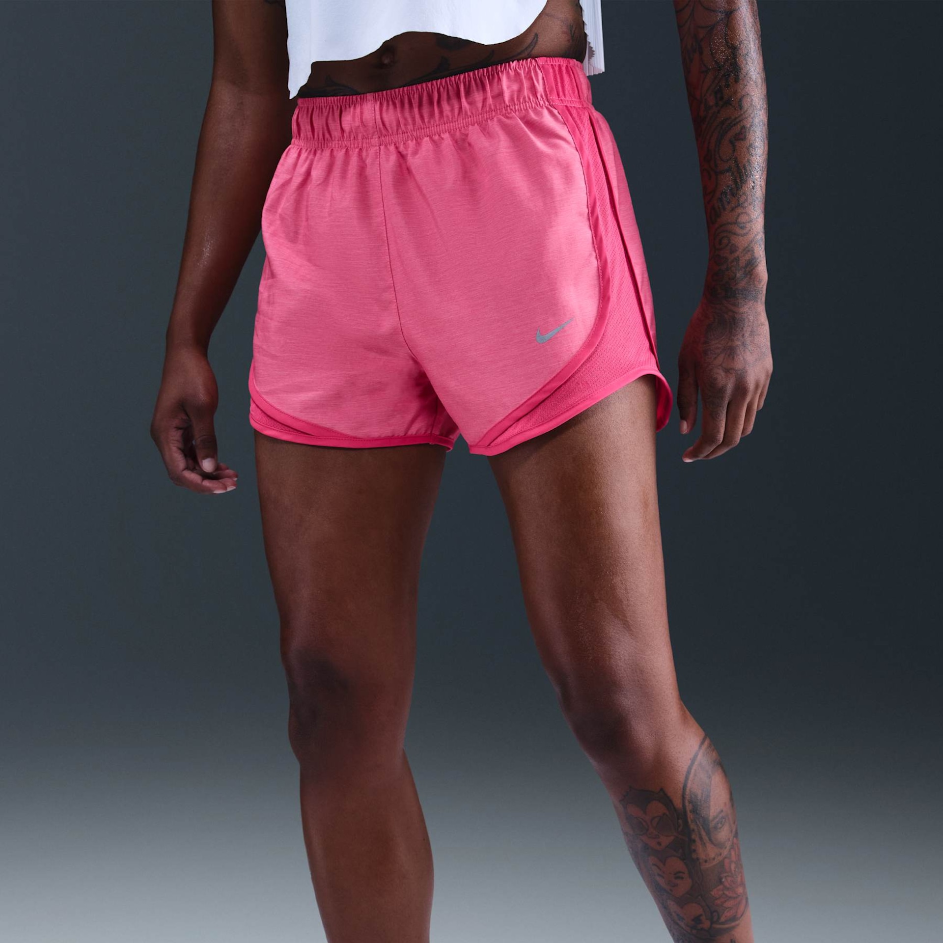 Shorts Nike Dri-FIT Tempo Feminino - Foto 2