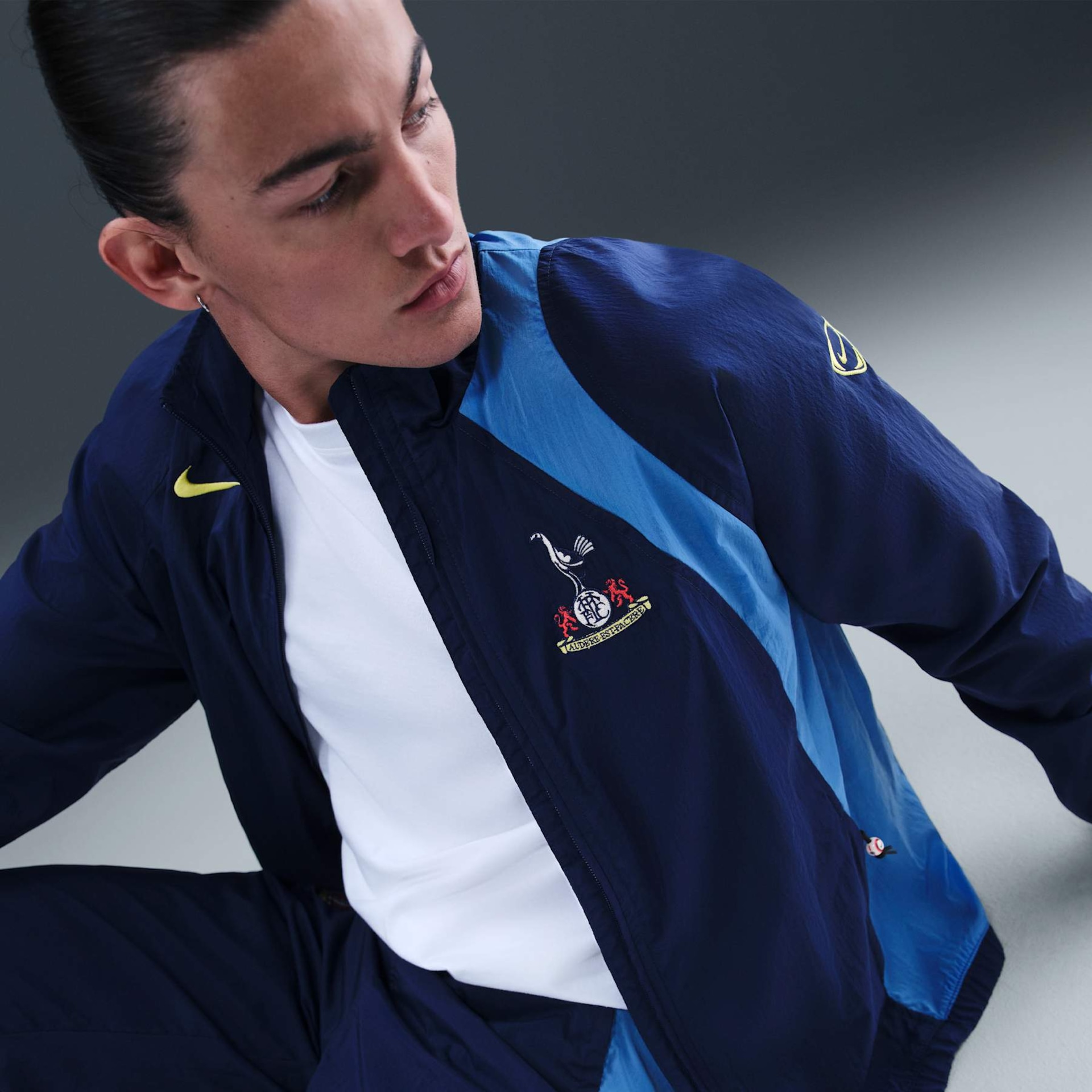 Jaqueta Tottenham Nike Total 90 Masculina - Foto 3