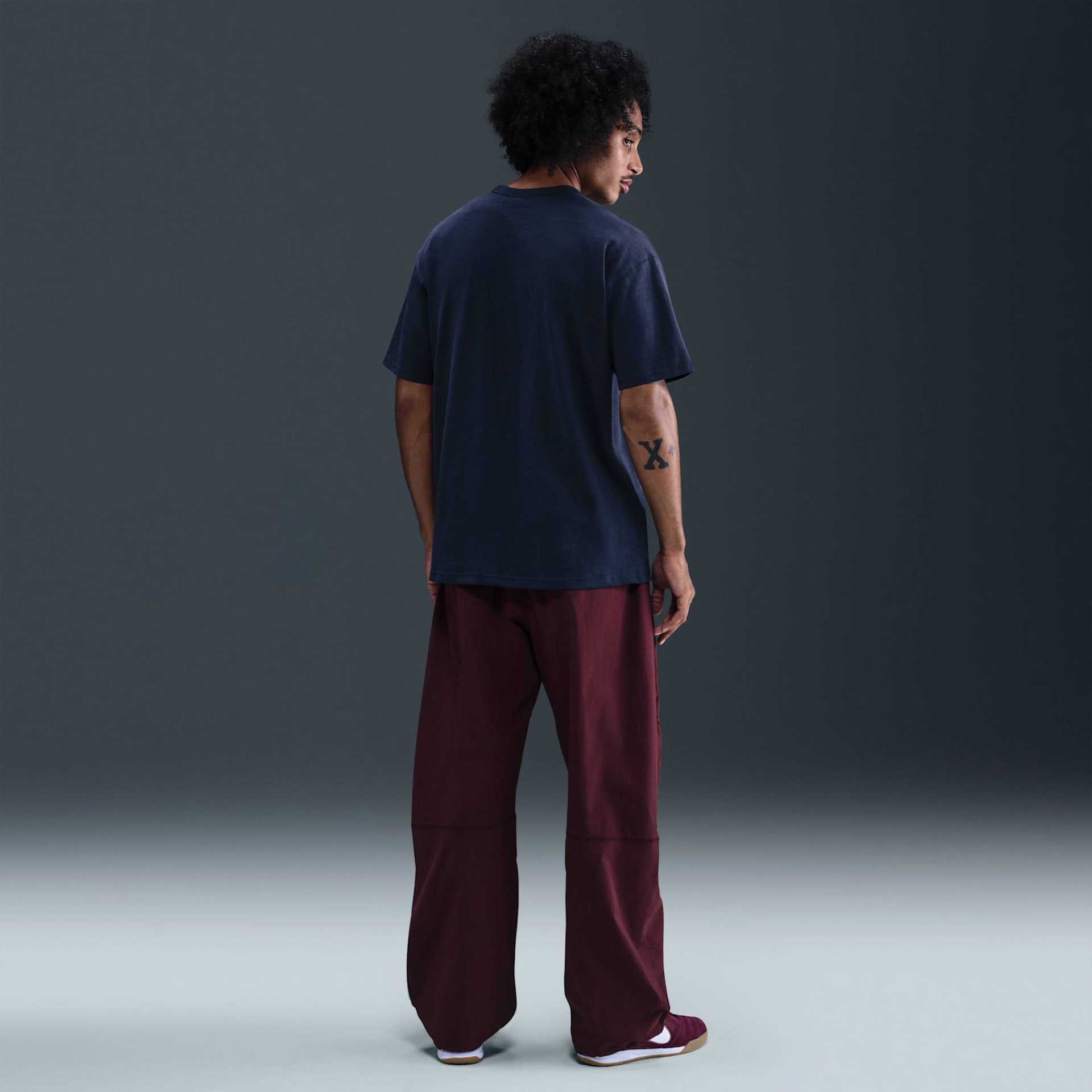 Camiseta Nike Sportswear Essential Masculina - Foto 5