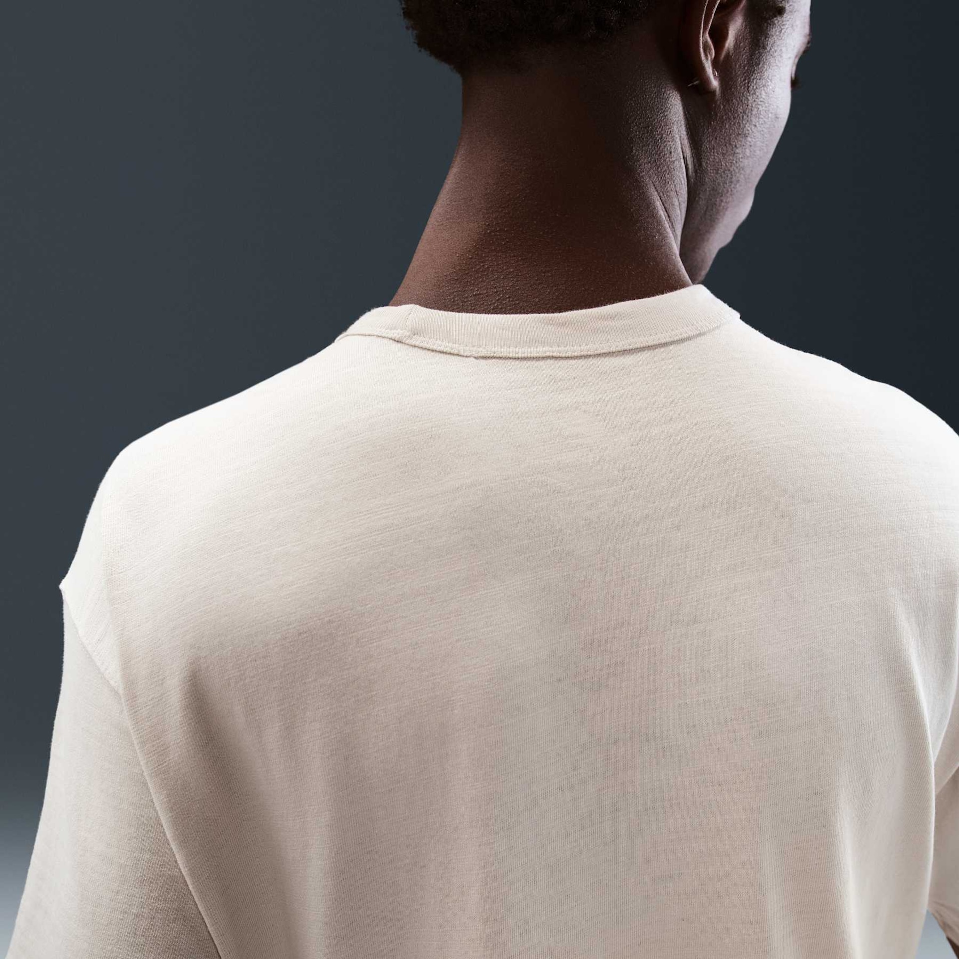 Camiseta Nike Sportswear Essential Masculina - Foto 2