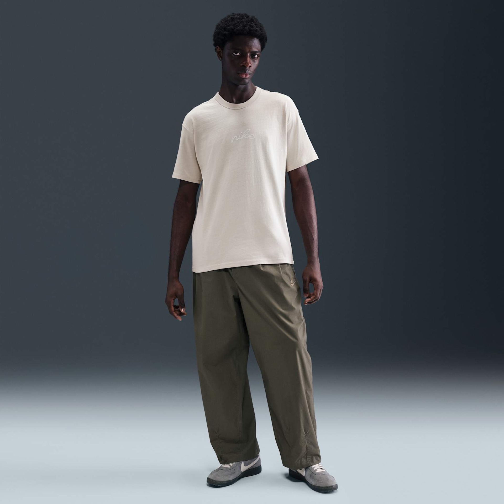 Camiseta Nike Sportswear Essential Masculina - Foto 4