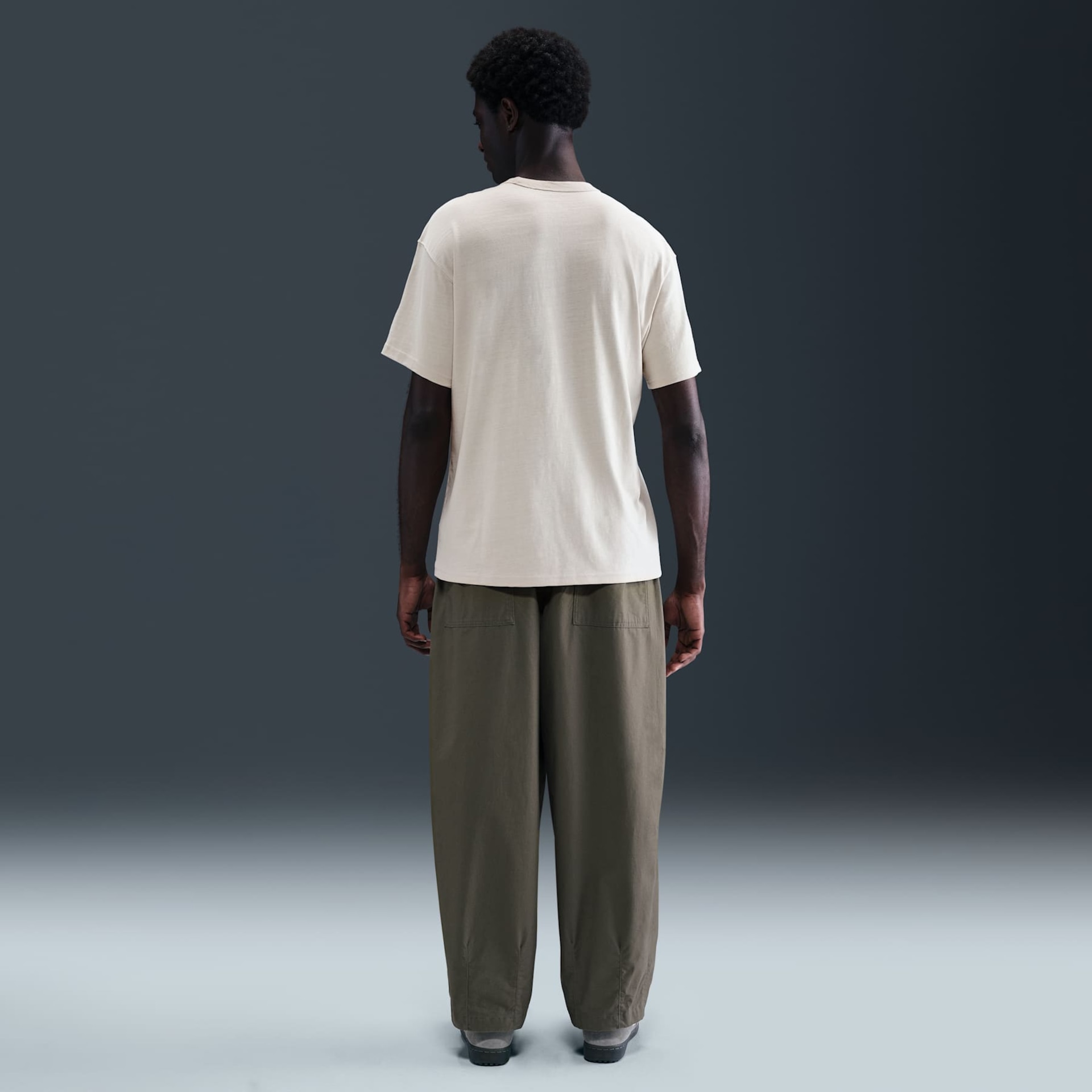 Camiseta Nike Sportswear Essential Masculina - Foto 5