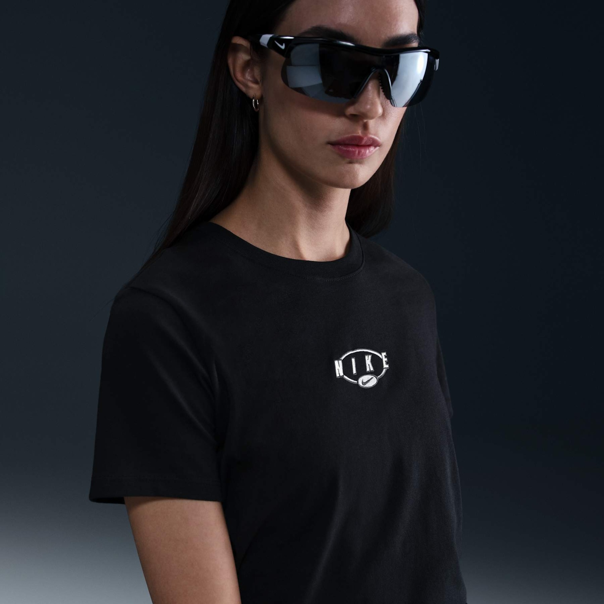Camiseta Nike Sportswear Club Feminina - Foto 1