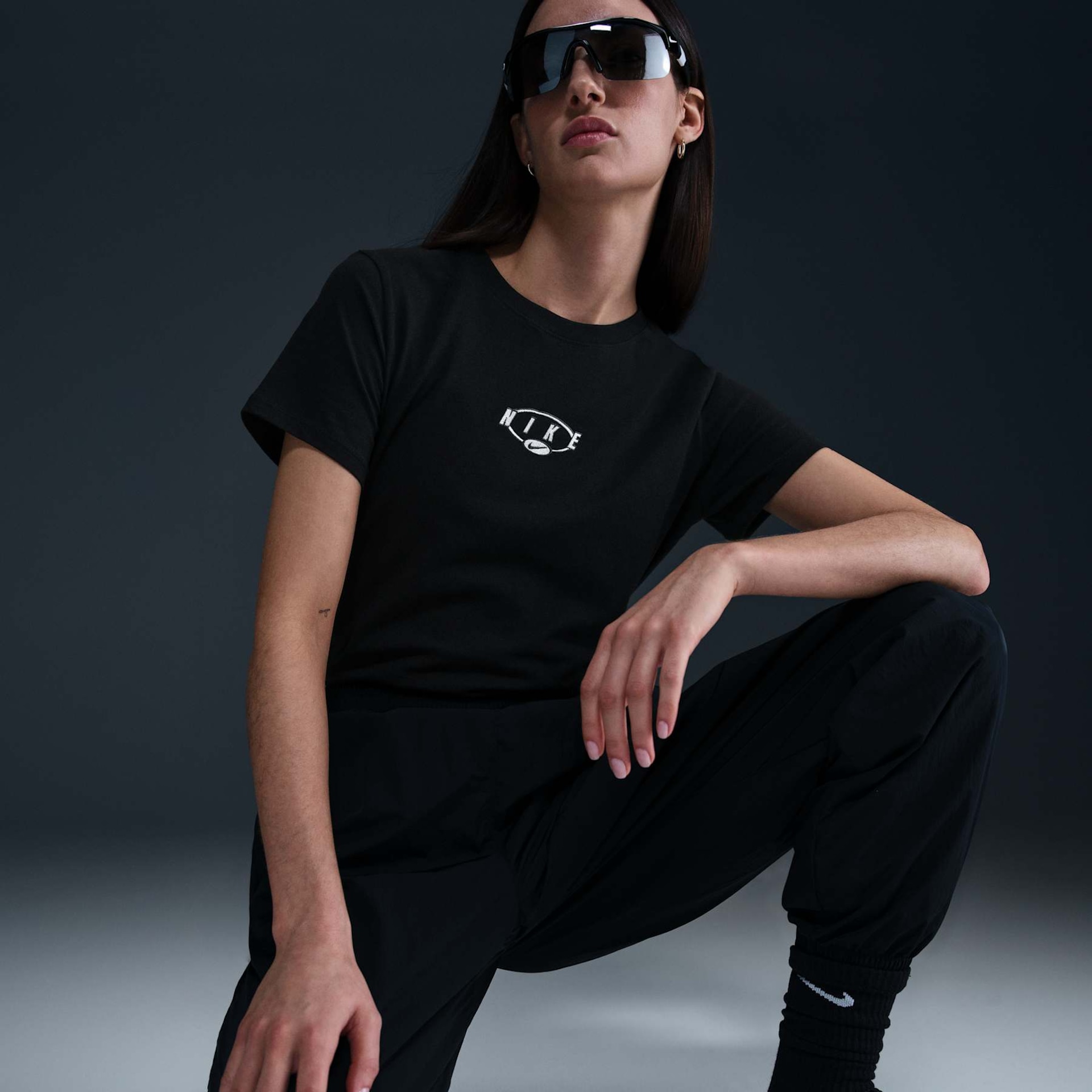 Camiseta Nike Sportswear Club Feminina - Foto 3